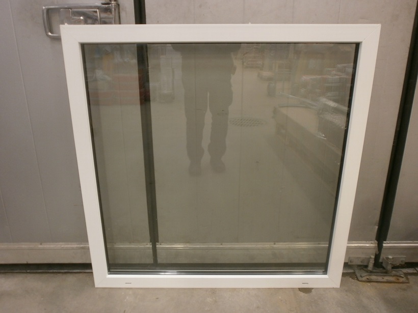 AK-124, PVC ikkuna 11x11 (1090x1090), 2K4 kiint, Valk