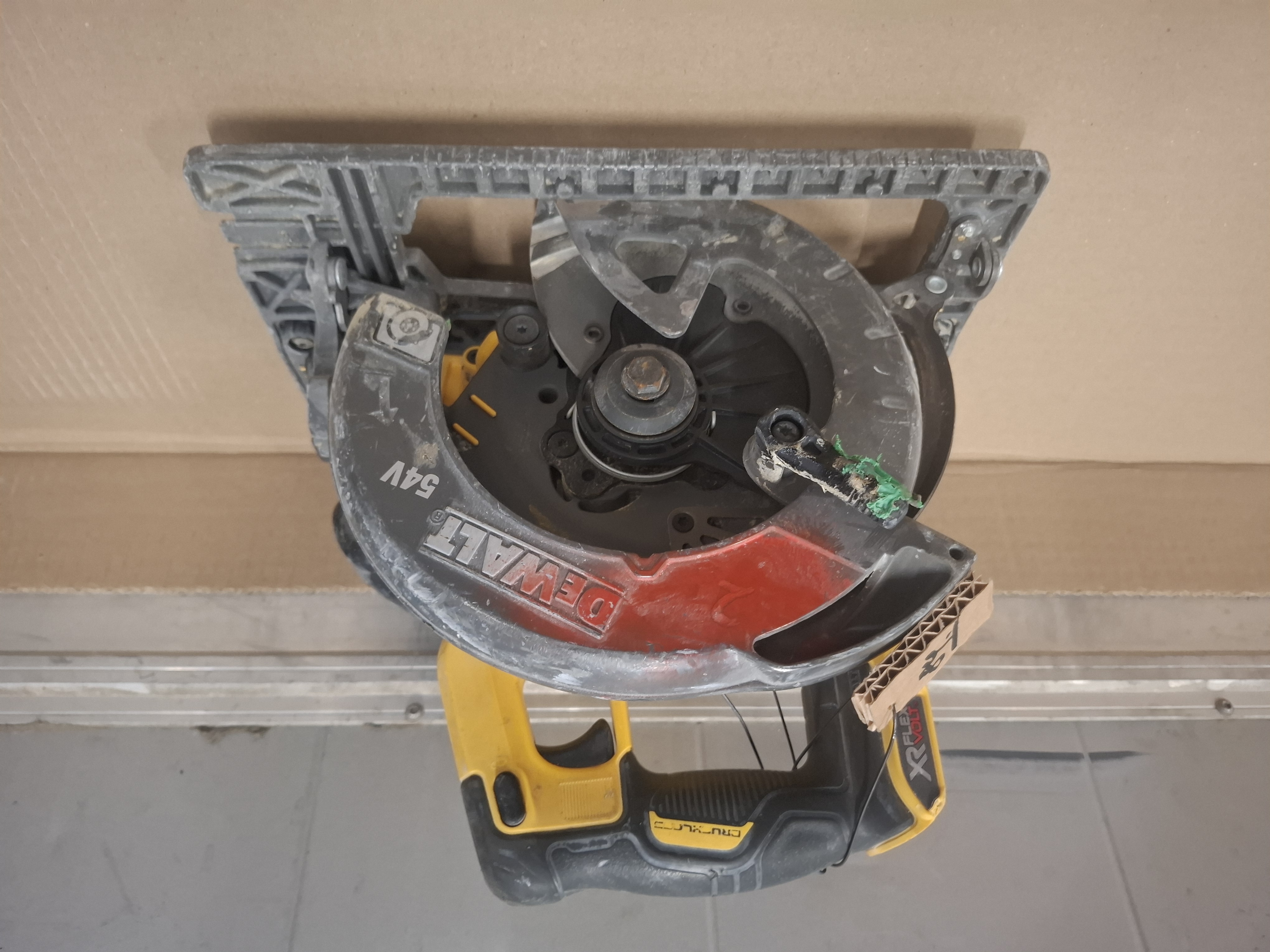 DeWalt Akkukäsipyörösaha DCS576 No 84