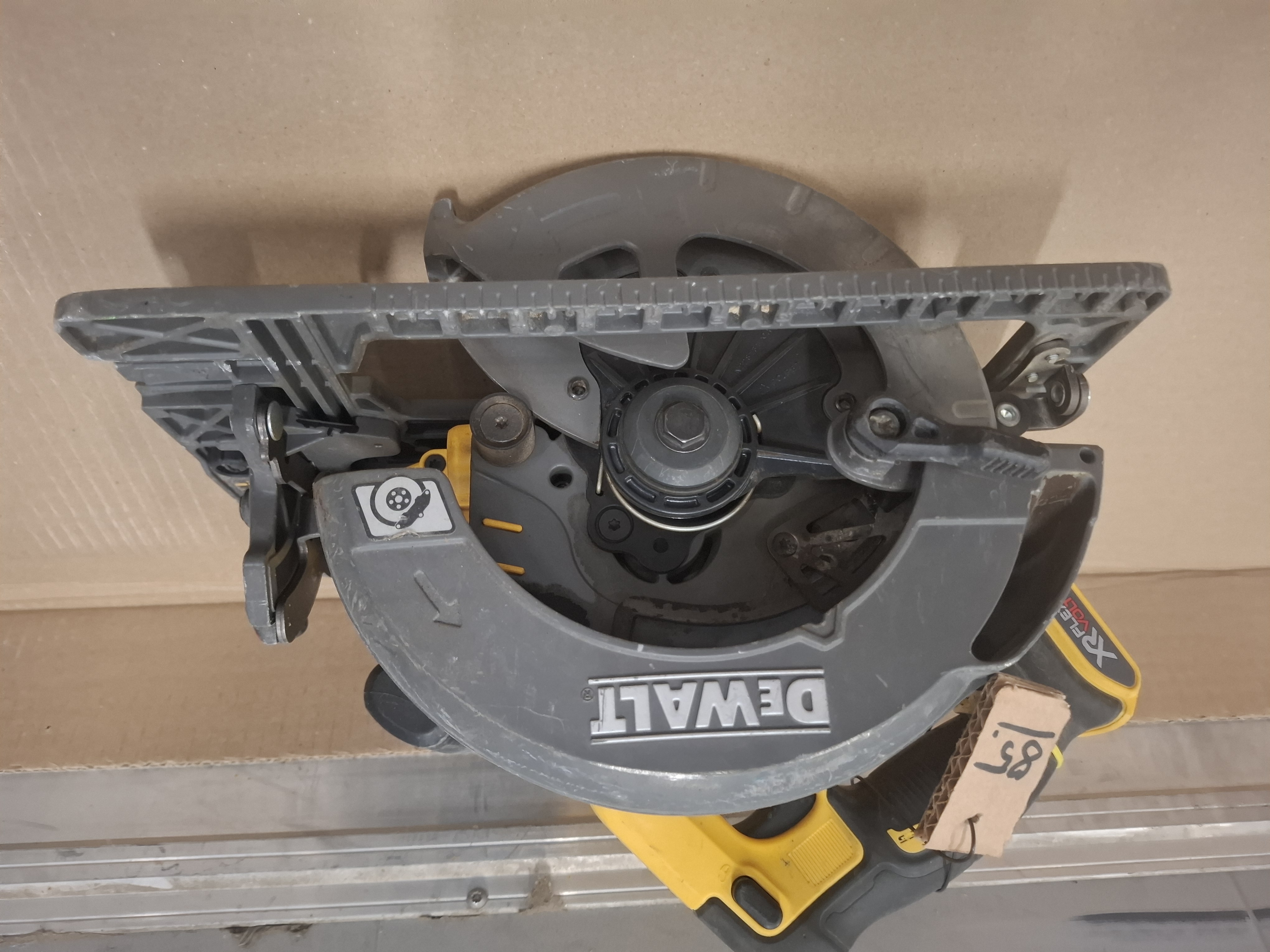 DeWalt Akkukäsipyörösaha DCS576 No 85