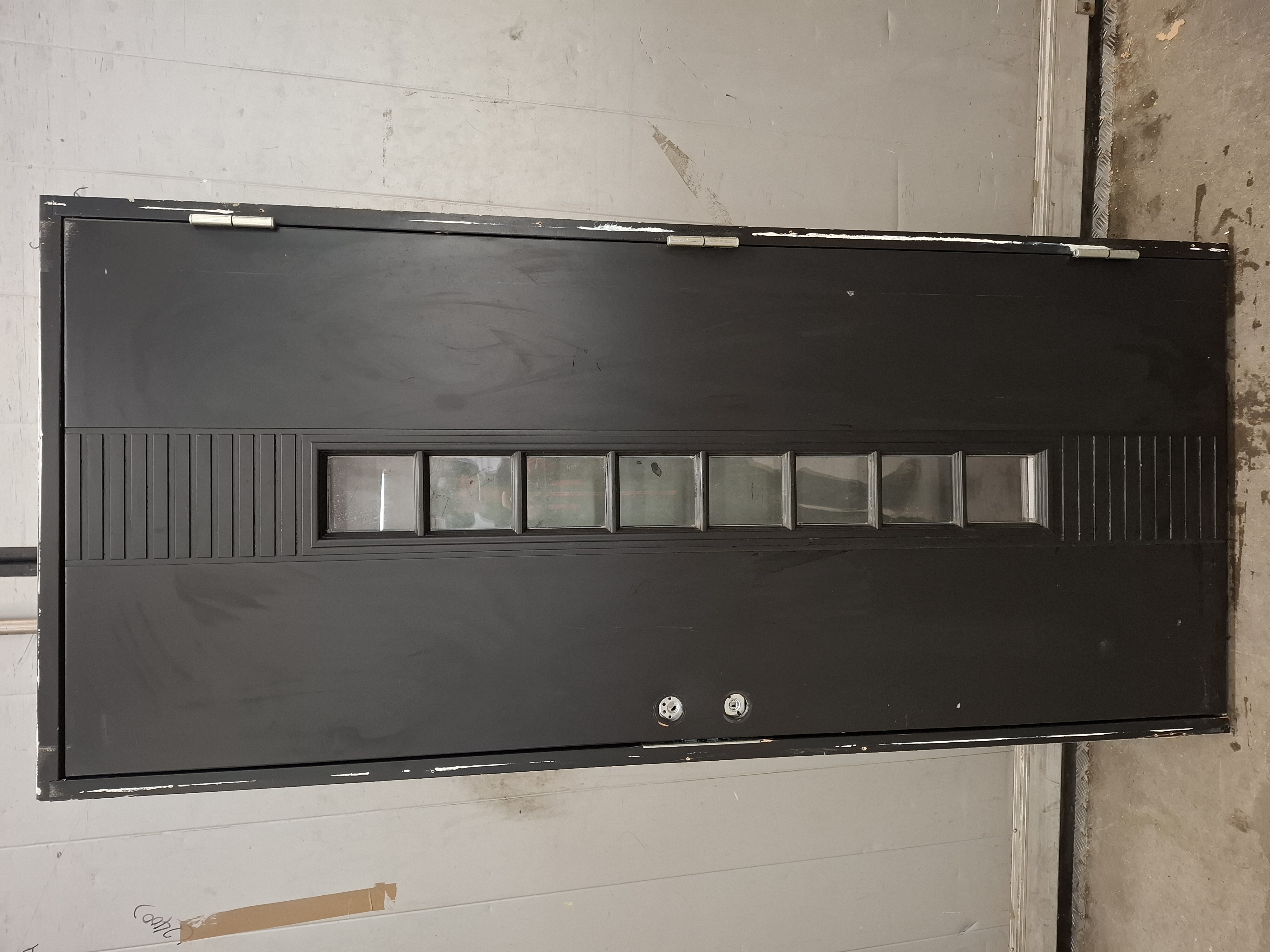 EDUX-741, Ytterdörr 10x21 (990x2090), Höger, musta