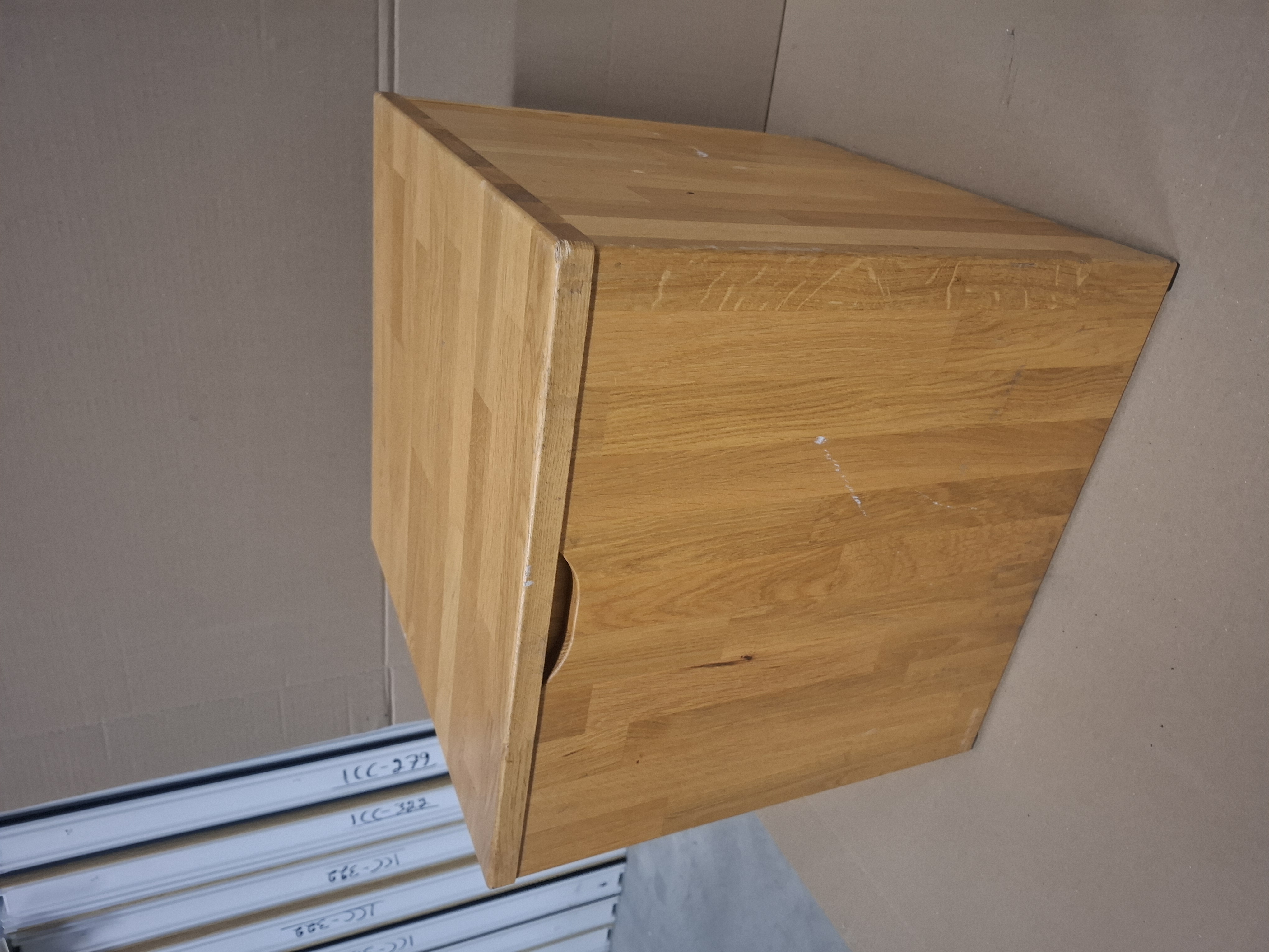 Trälåda / -bord / -stol. Massiivi puu 45x45x45cm