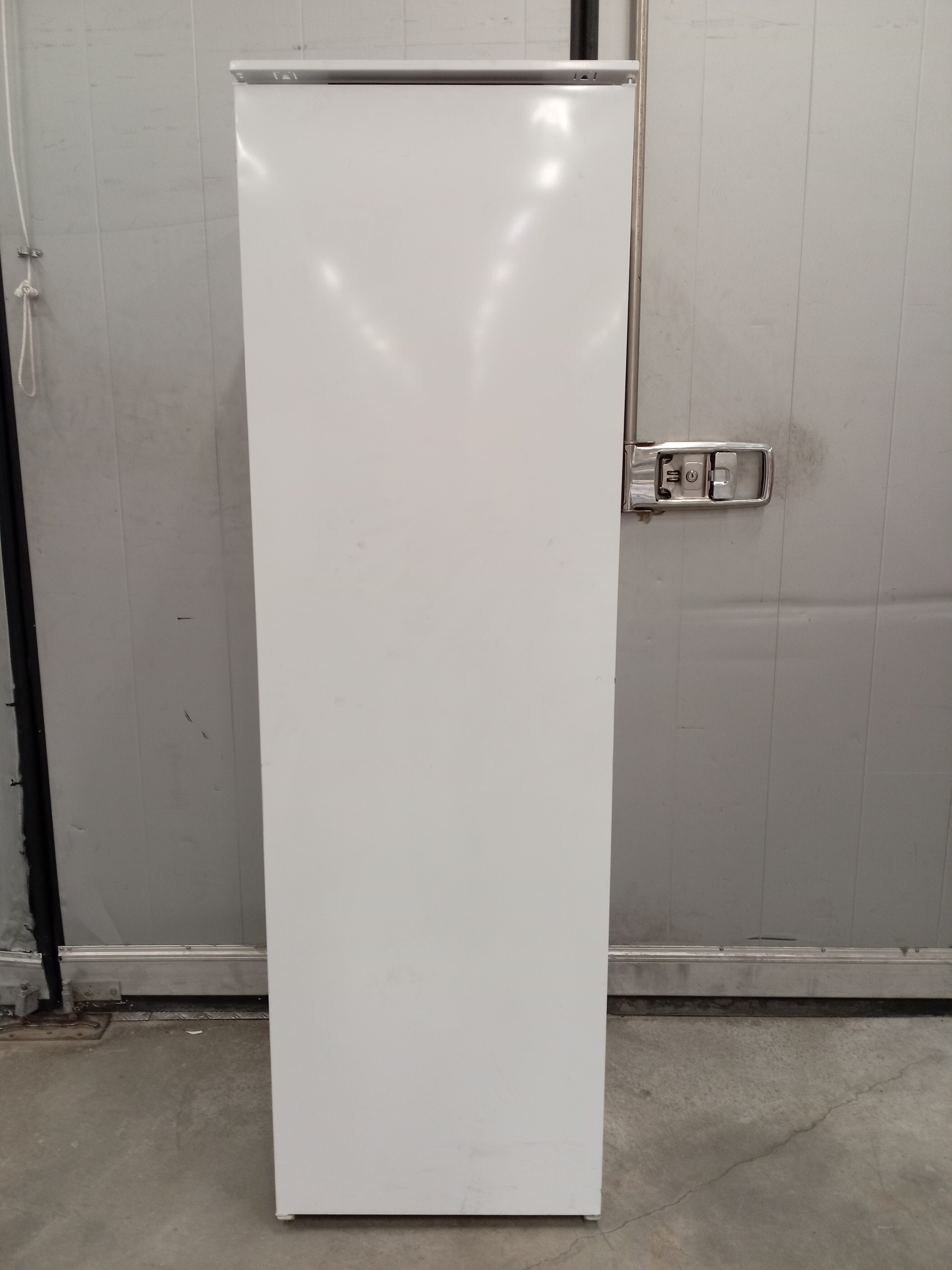 Electrolux LRB3DE18S integroitava jääkaappi, 311L 