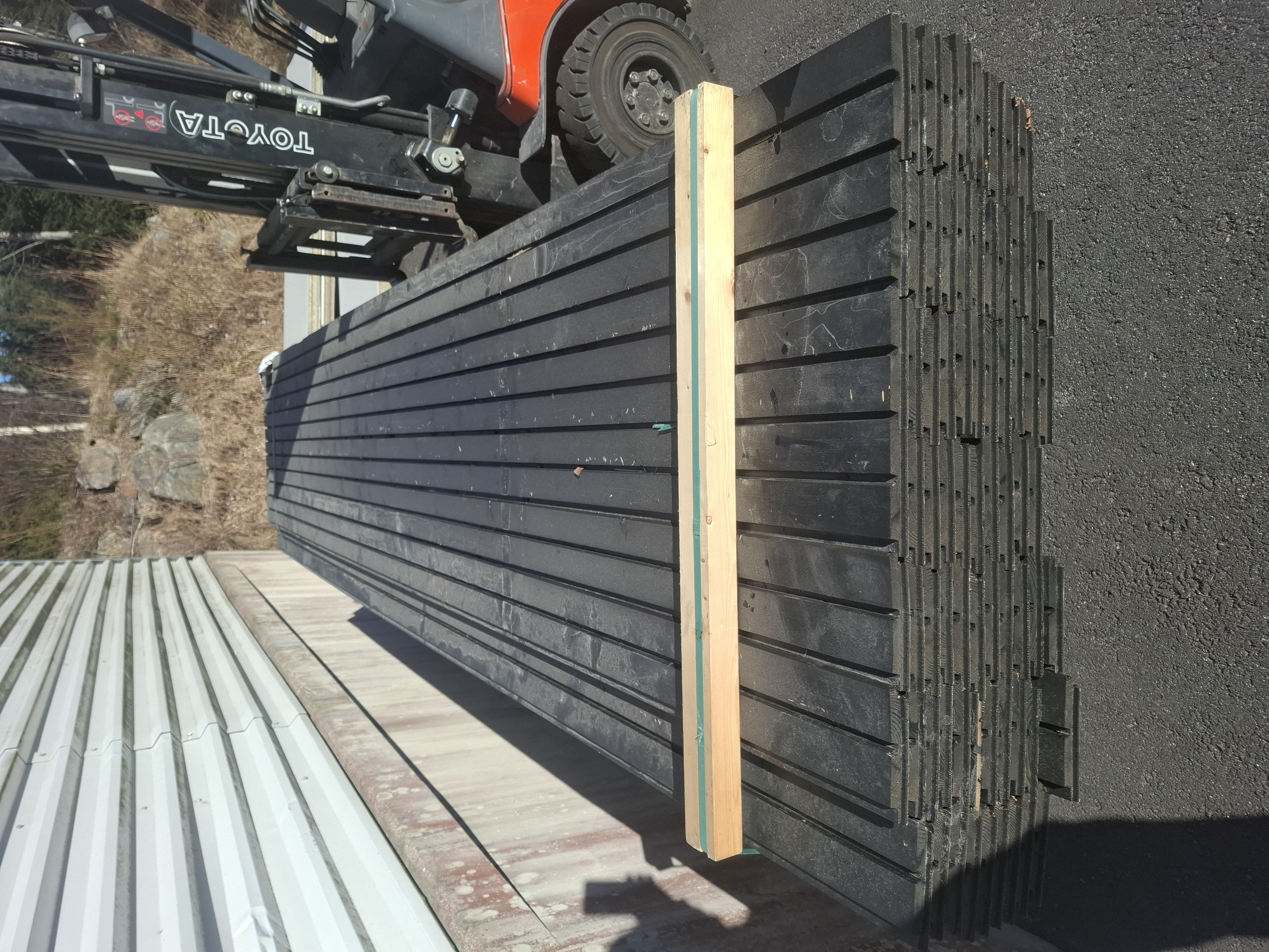 Parti ytterpanel UYM Tehoste 23 x 145 x 4200mm. 315lm