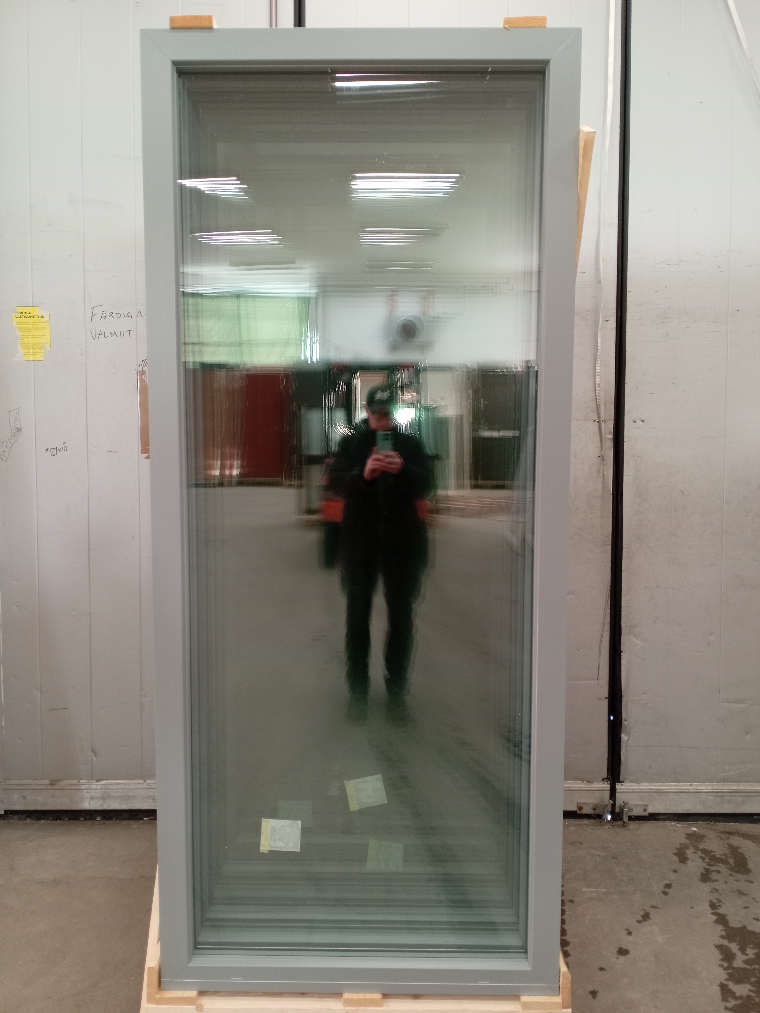 ICC-369, PVC82, 990x2290, Valk/Harm, 3K4 kiinteä