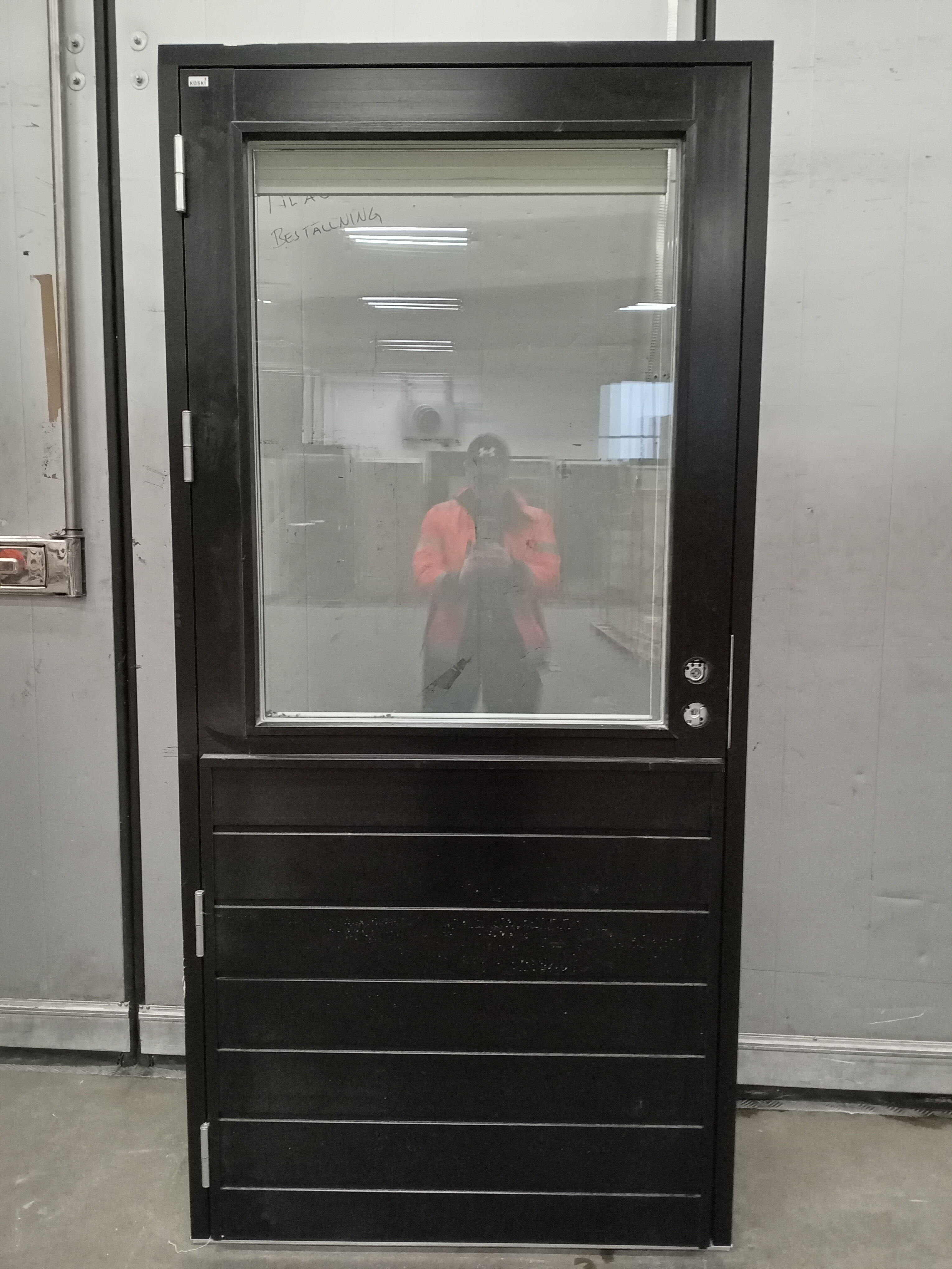Kaskipuu KP4390, AURA 1.0 M12, 990x2090, VAS, Musta
