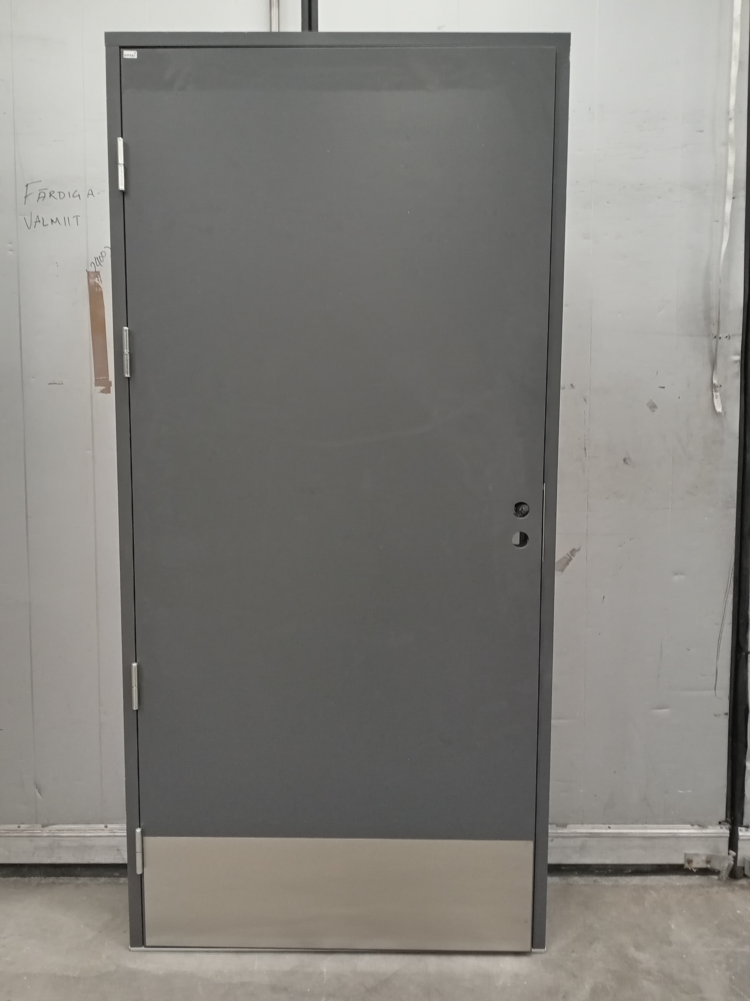 Kaskipuu KP4642, OLOS 1.0, 1090x2290, Vänster, Grå