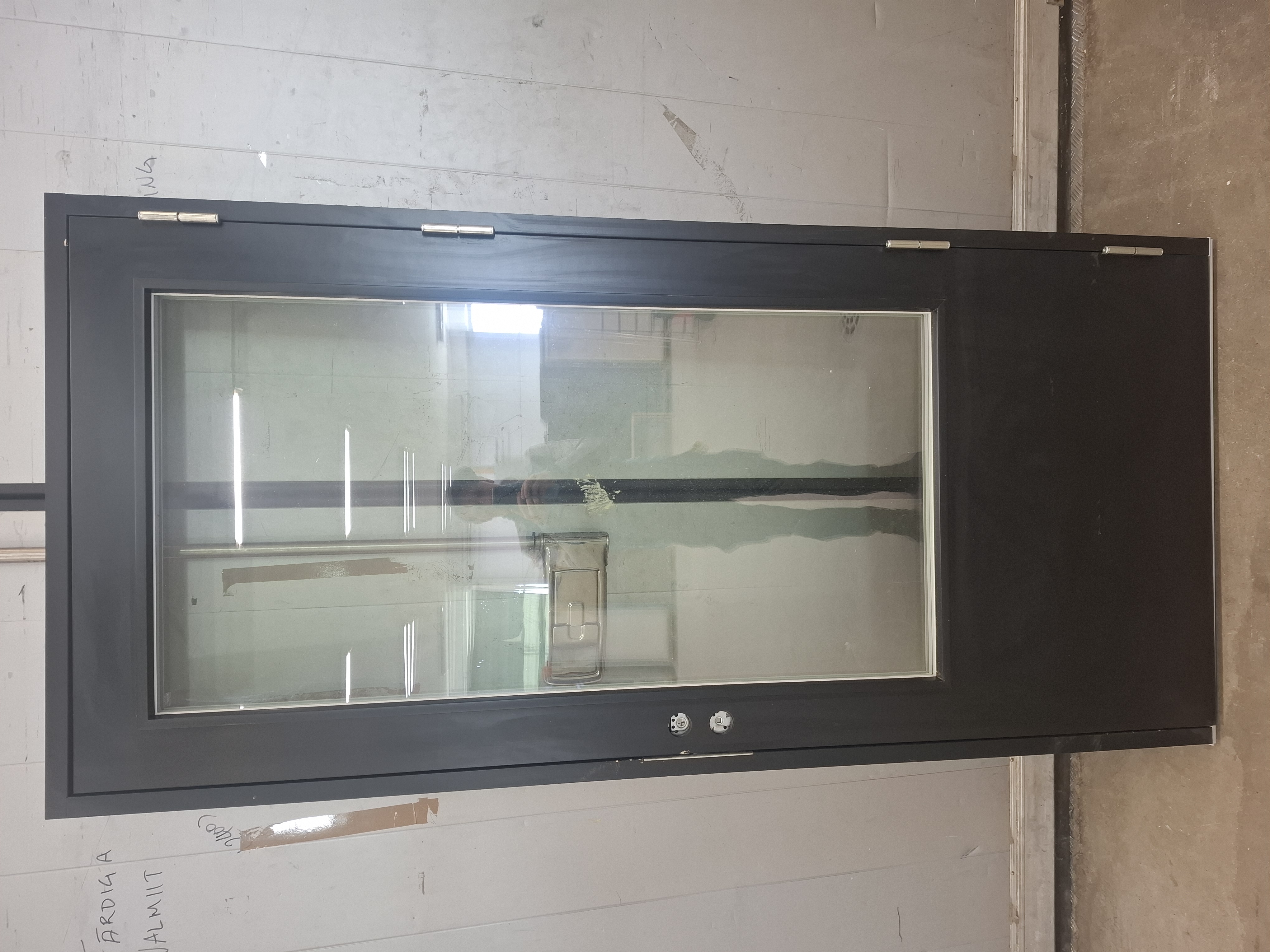 KP4234, UOT 1.0, 10x21 / 990x2090, HÖG, Svart, Härdat glas