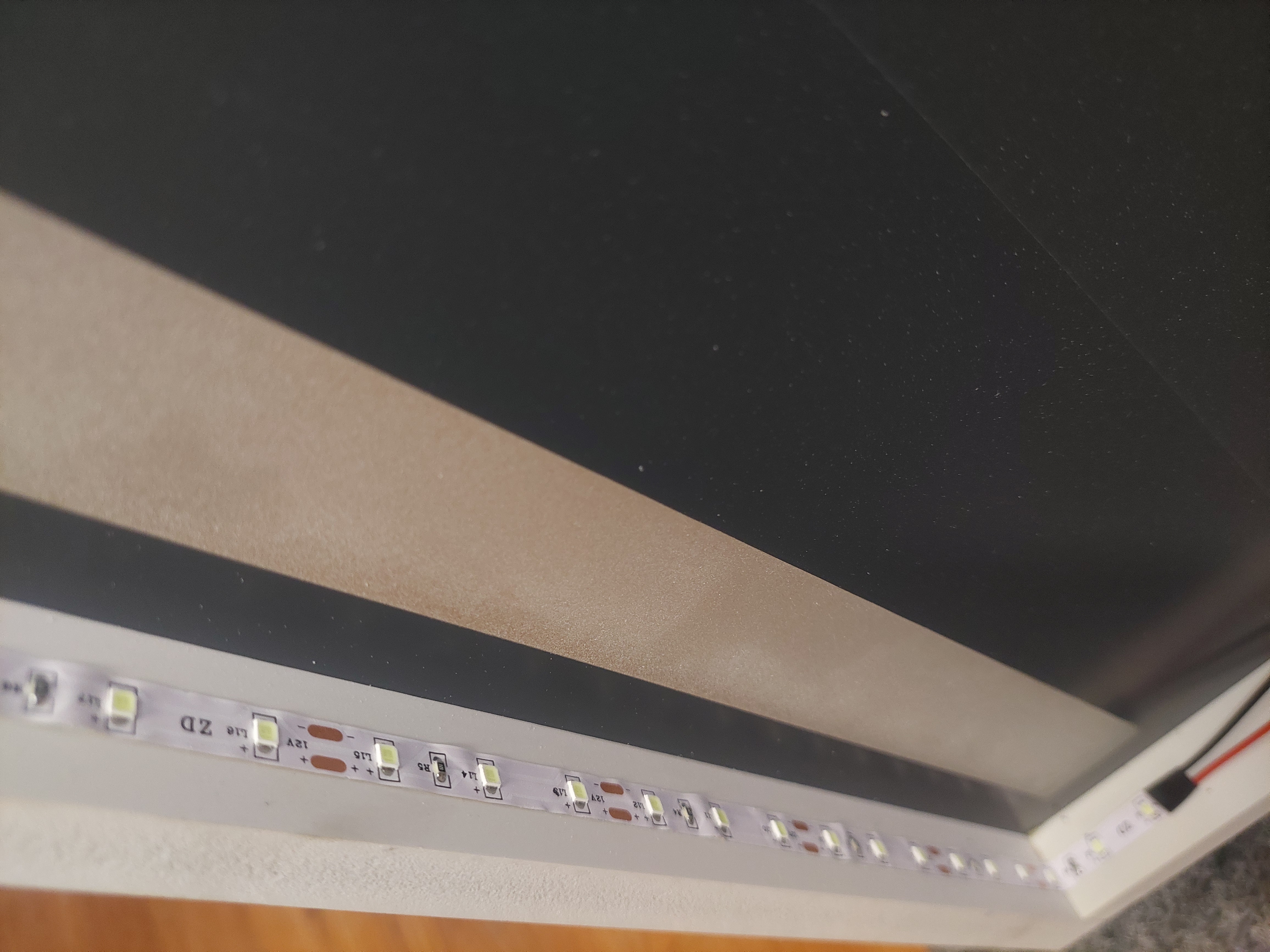 Badrumsspegel med inbyggd belysning 80x50x3.5cm