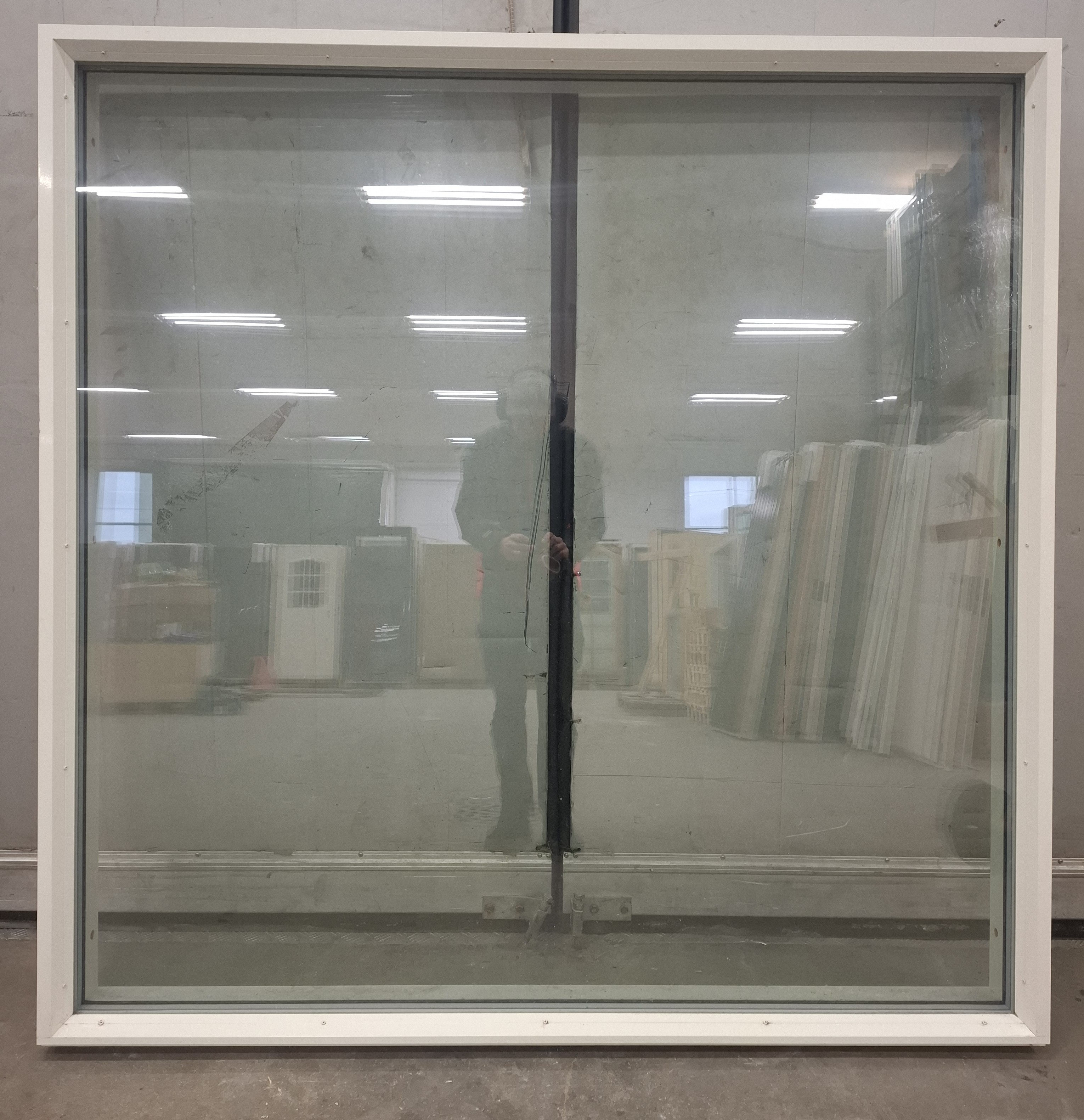 P2288, Piklas MEKA_130, 16x16, (1590x1590), fast, vit, härdat glas