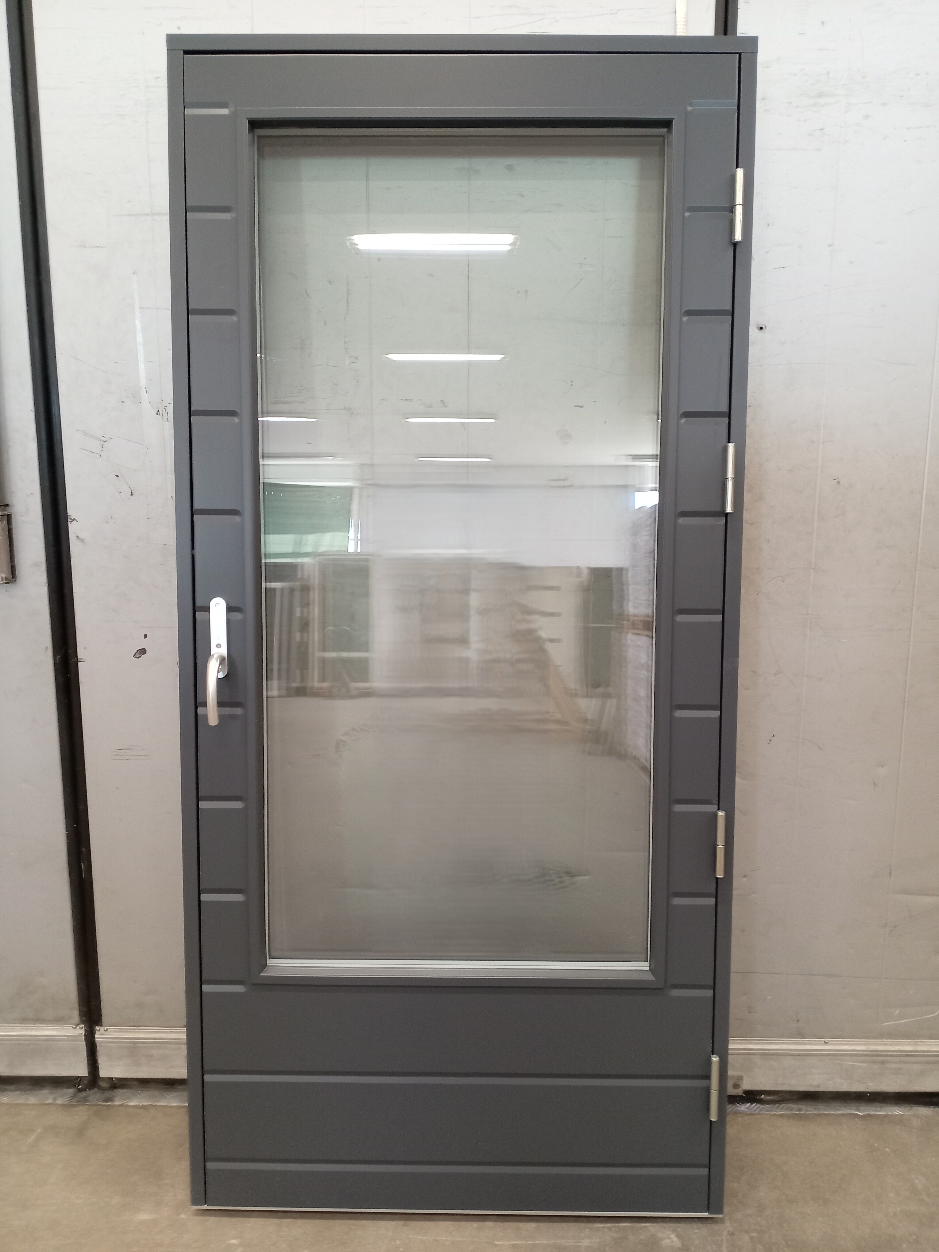 P2345 Piklas, Mahti Hirsi M17, 990x2090, Höger, Grå