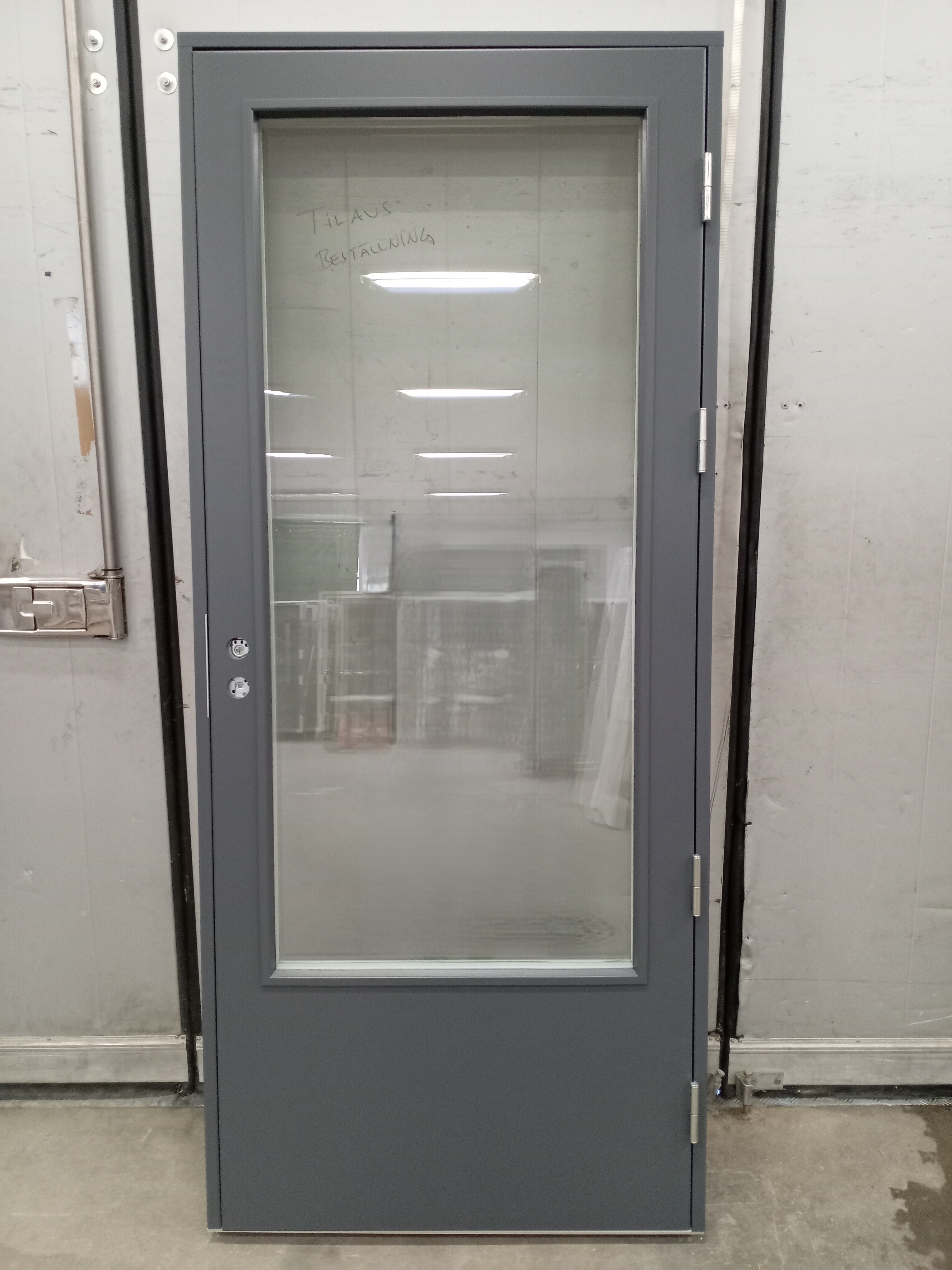P2349 Piklas, Retro Suora M18, 990x2290, Höger, Vit/Grå