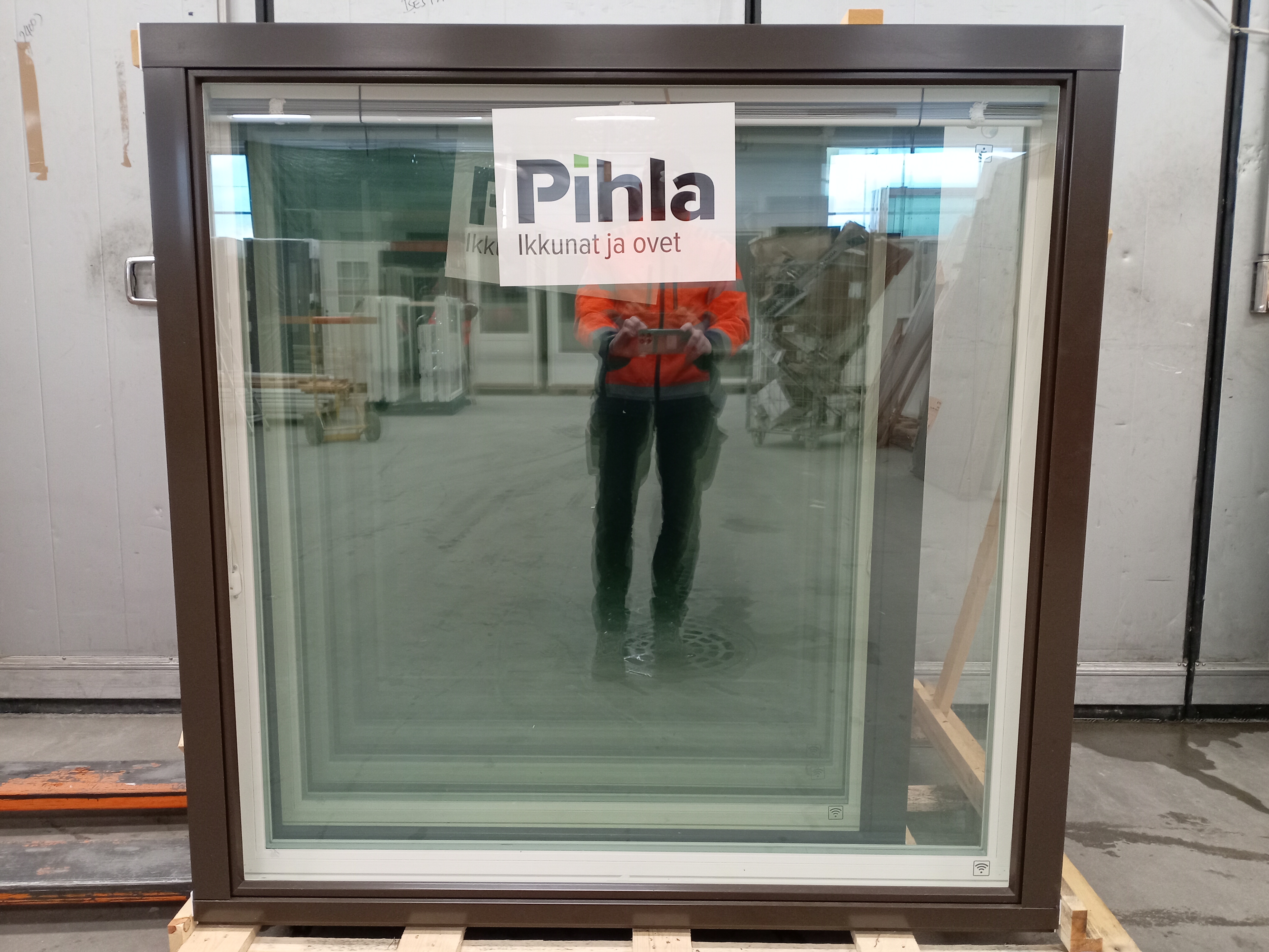 PIH-2230 MSEA 130, 1380x1380, Vit/Brun