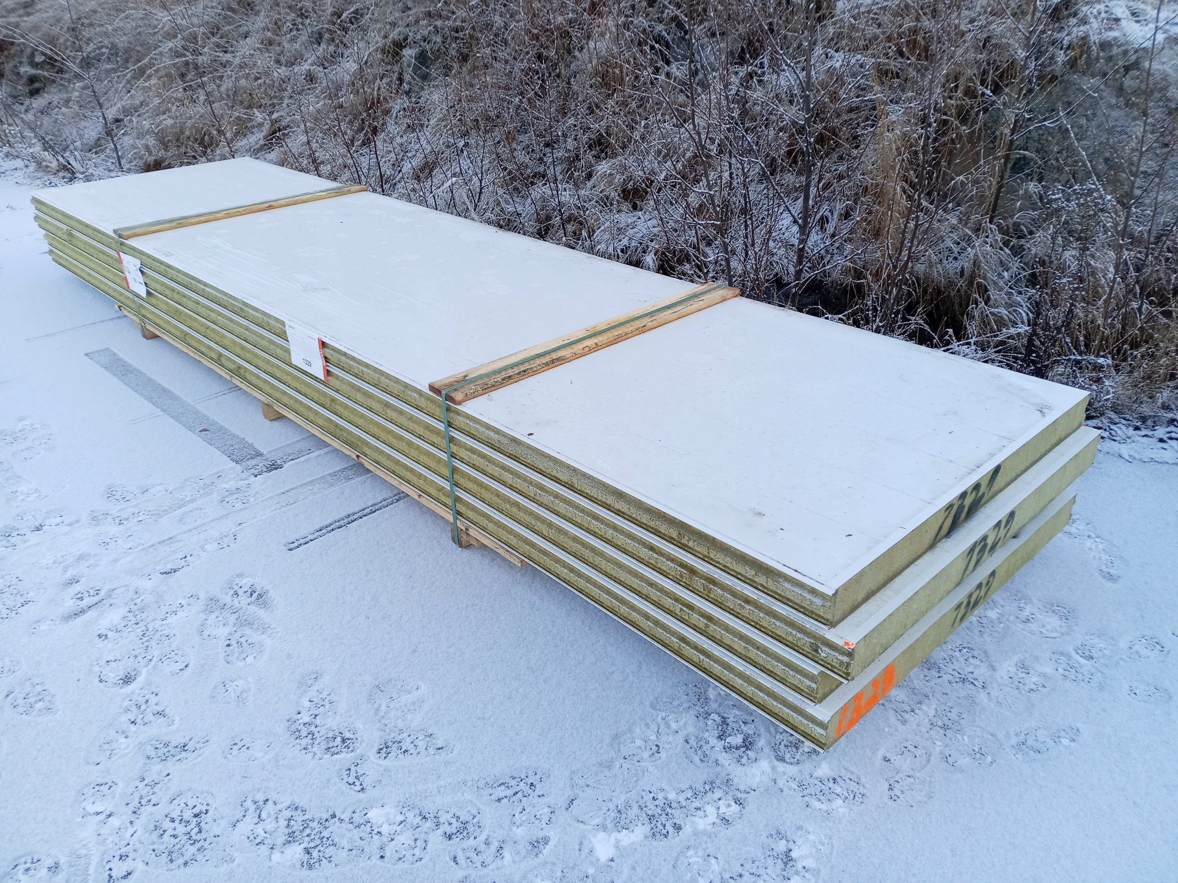 Ruukki SPA100W3 - NO 1329 (4900mm, 20/20)