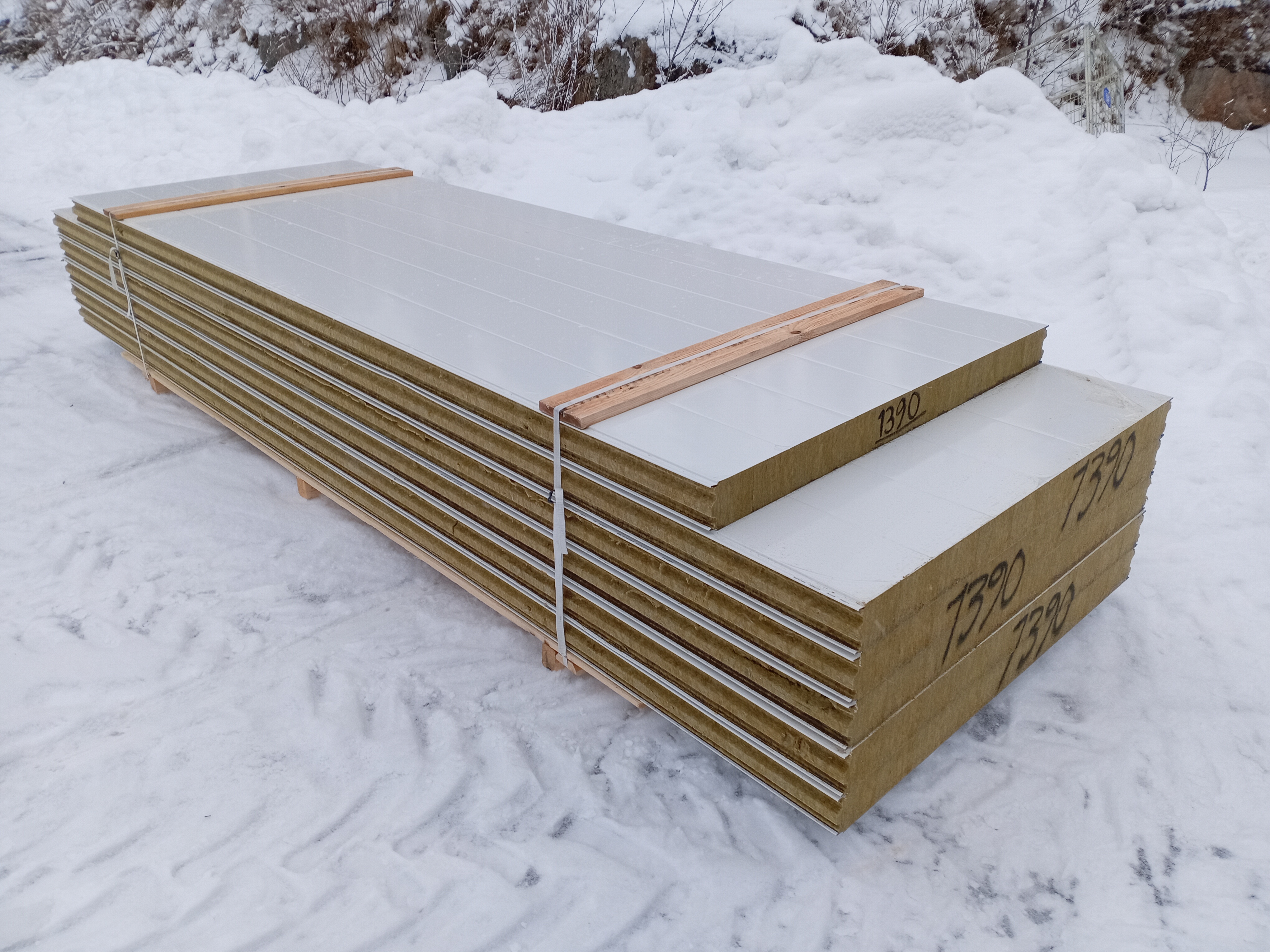 Ruukki SPA100W5 - NO 1390 (4000mm / 3380mm, 20/20)