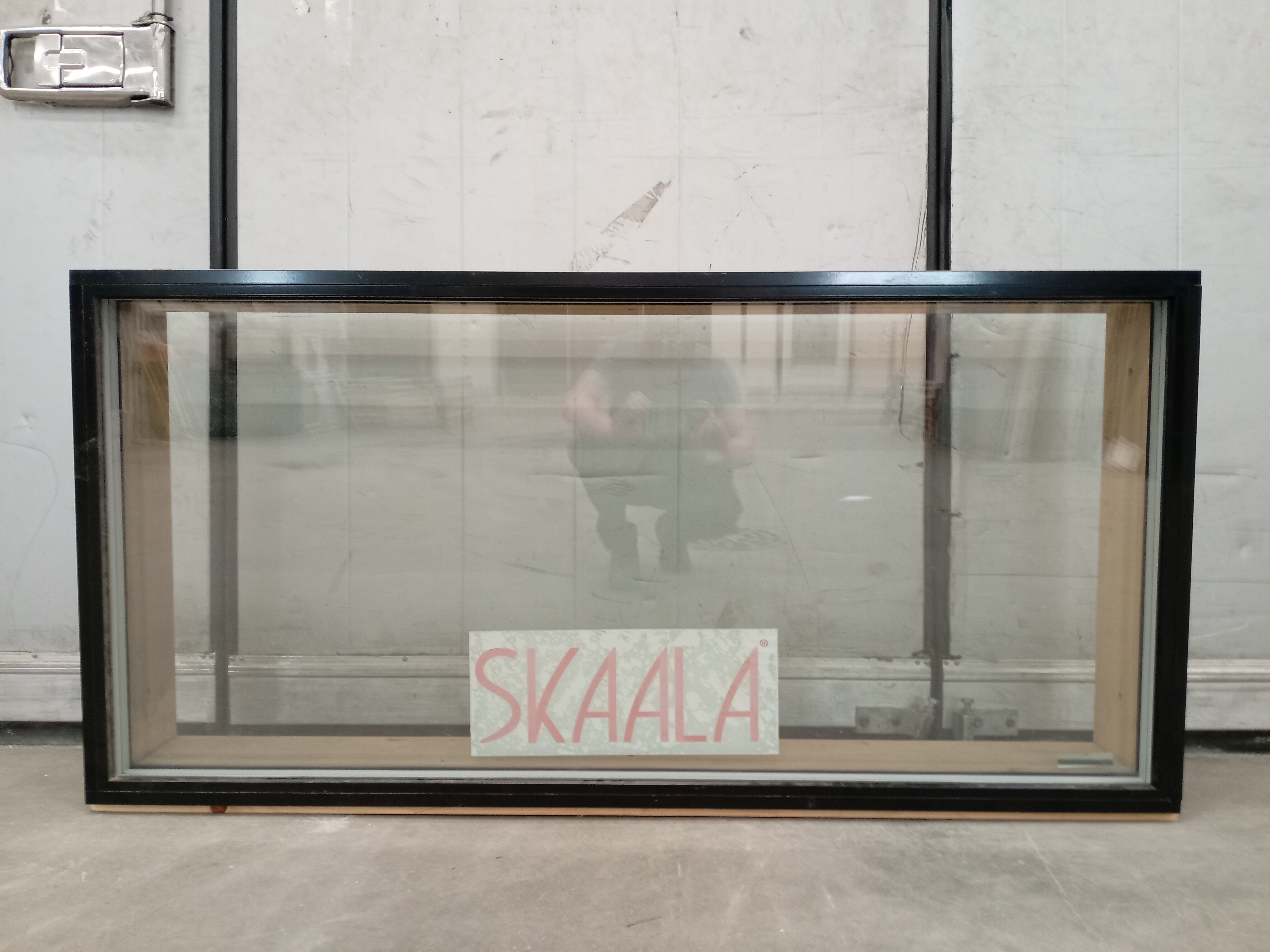 SKA-1551 Skaala, ULEKB20_210, 1590x790, Sk/Svart, 3K4 Härdat