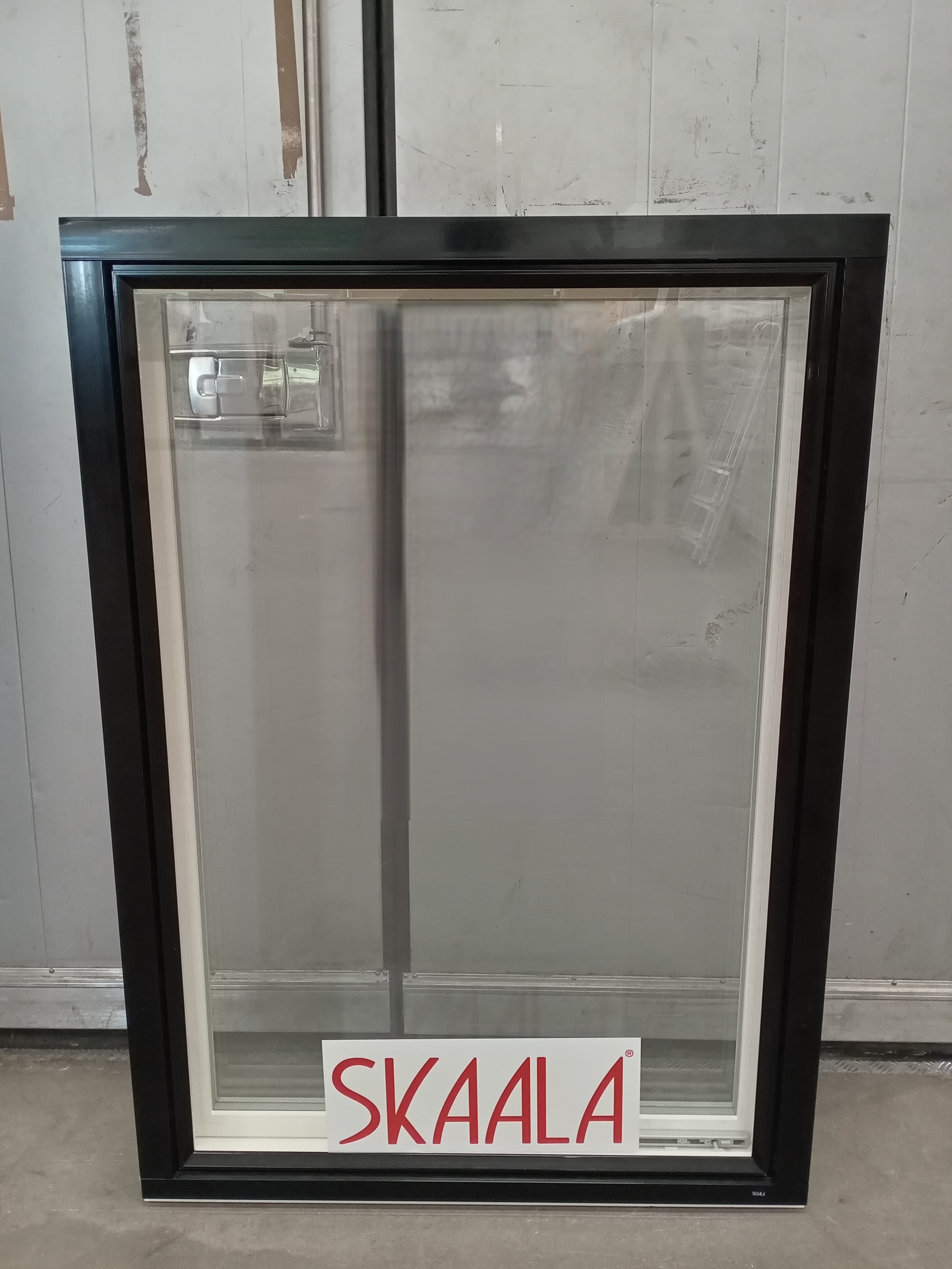 SKA-1631 Skaala, BEETA131_Aukea, 990x1390, Valk/Musta, TI