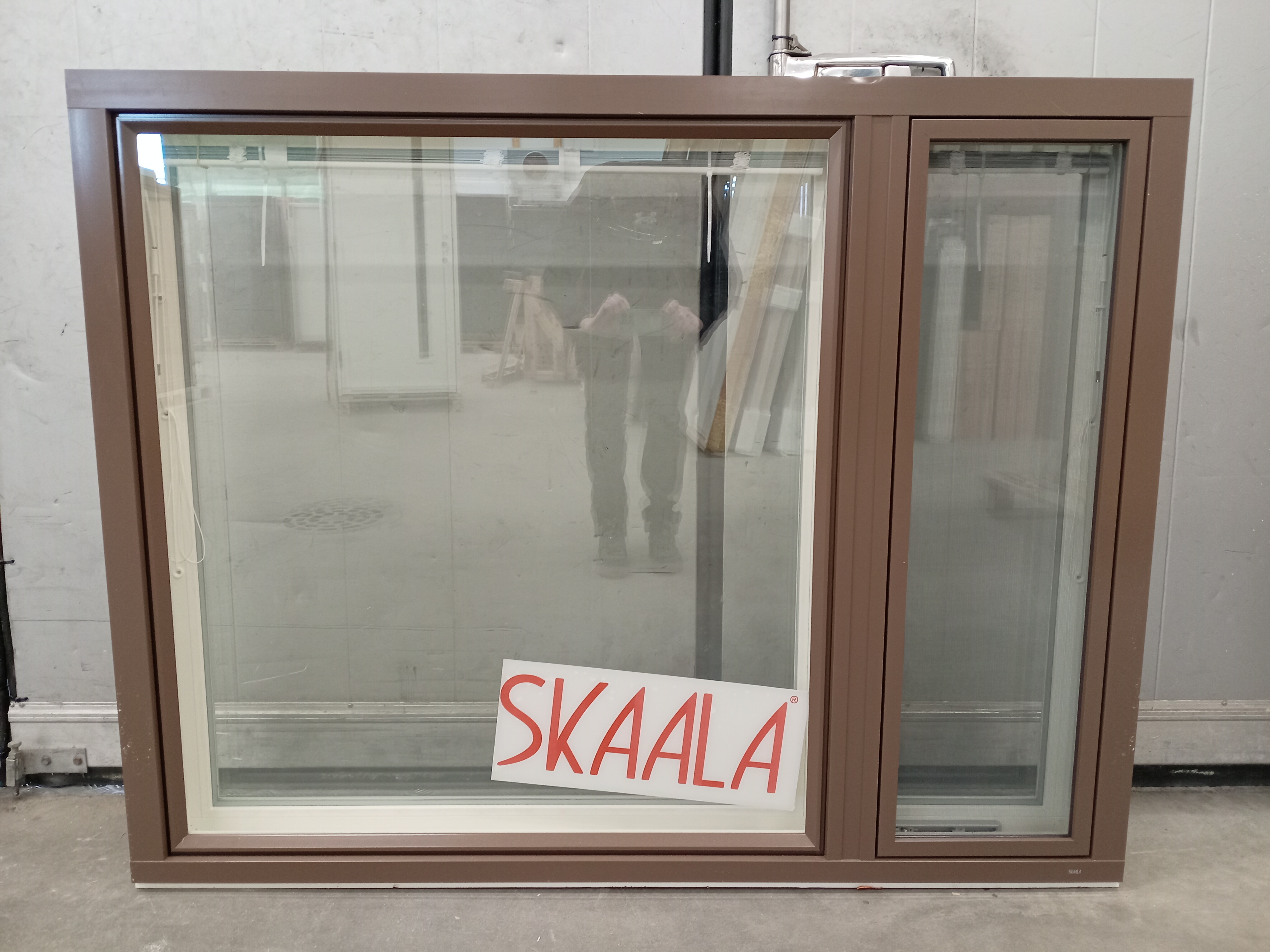 SKA-1540 Skaala, BEETA131_Aukea, 1490x1170, Vit/Brun, B-MODELL