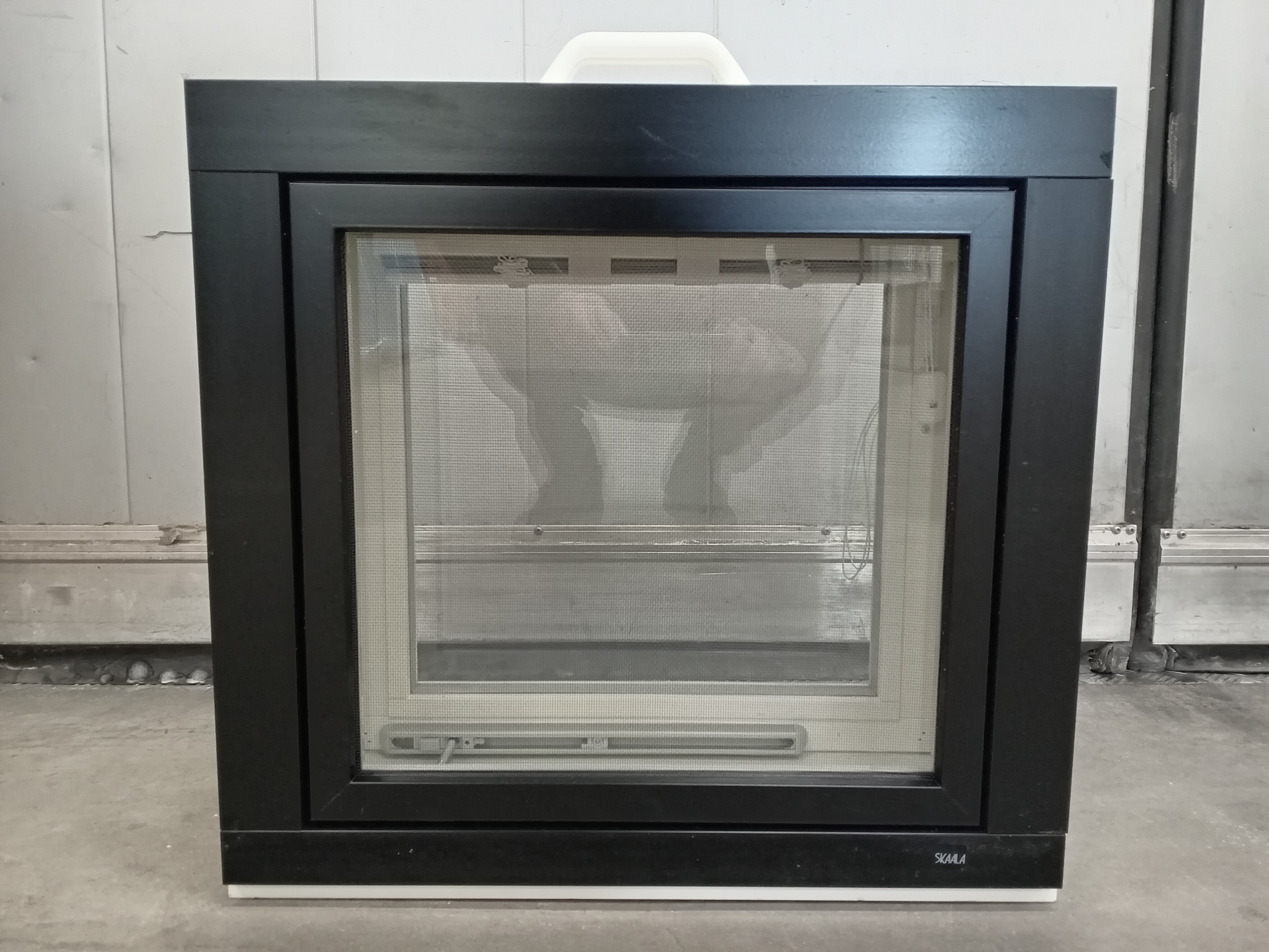 SKA-1628 Skaala, BEETA175_Arvo, 520x490, Valk/Musta, TI