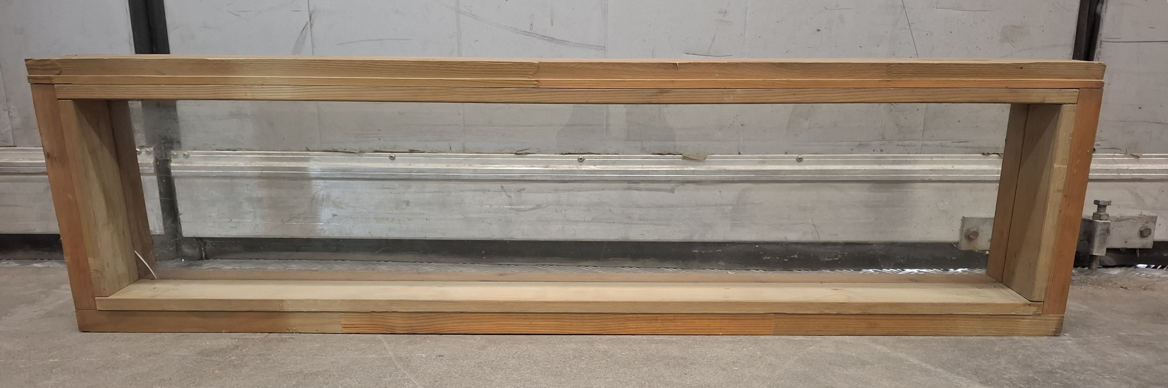 SKA-1573, 1080x290, enkelglas, liten spricka i glaset
