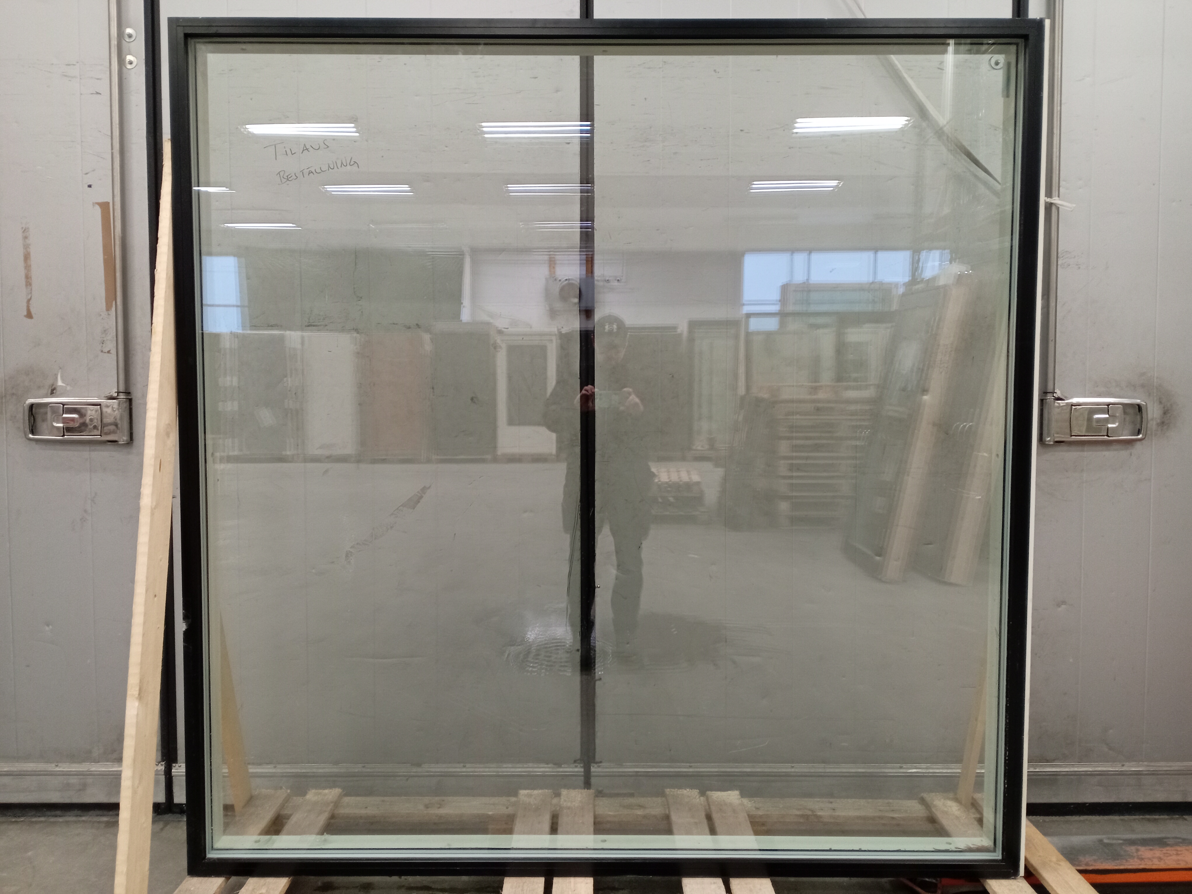 SKA-1617 Skaala, ULEK131_Aava, 1990x1990, Vit/Svart, 3K LAM/4/LAM