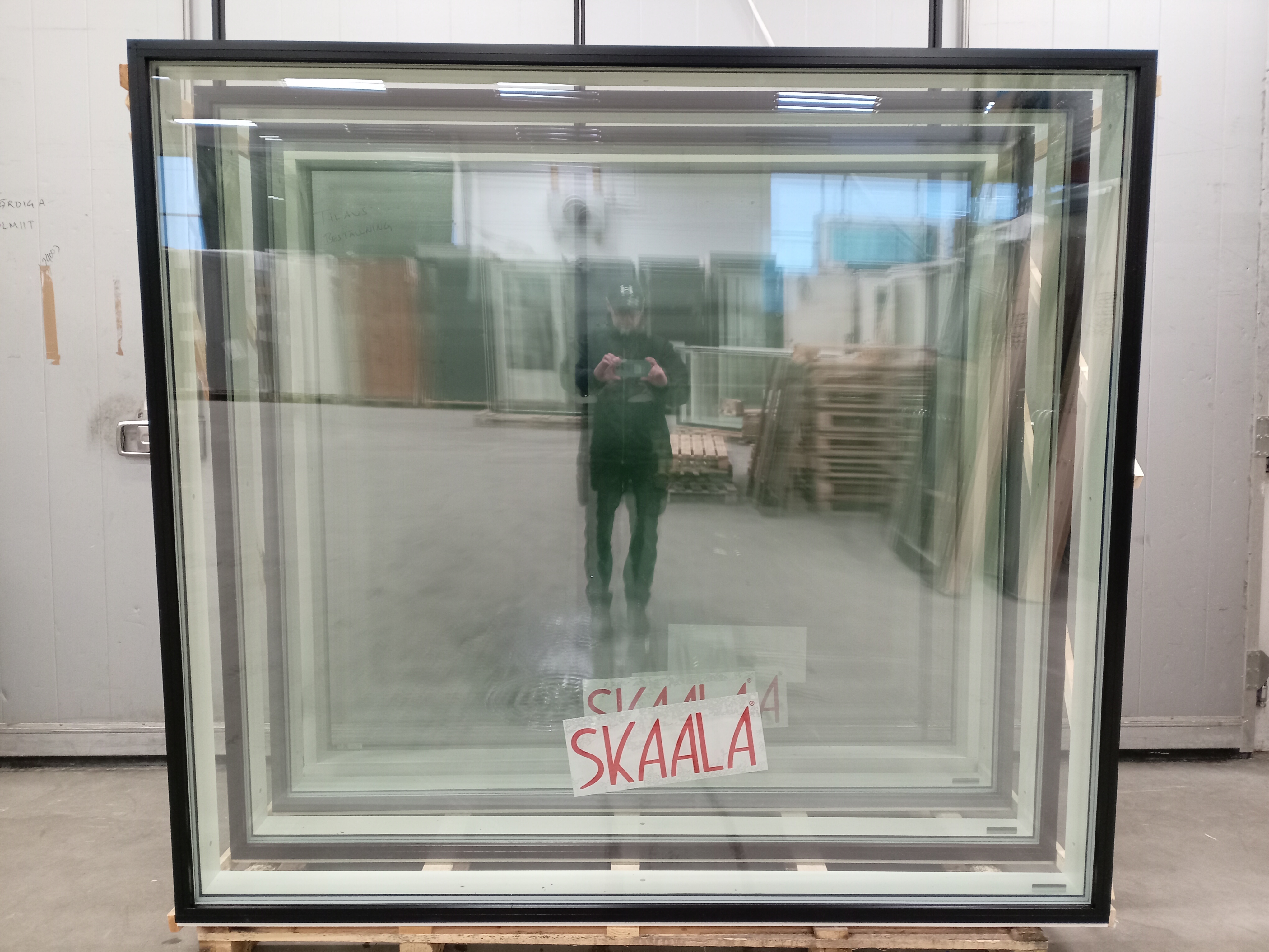 SKA-1618 Skaala, ULEK175_Aava, 2190x1990, Vit/Svart, 3K LAM/4/LAM