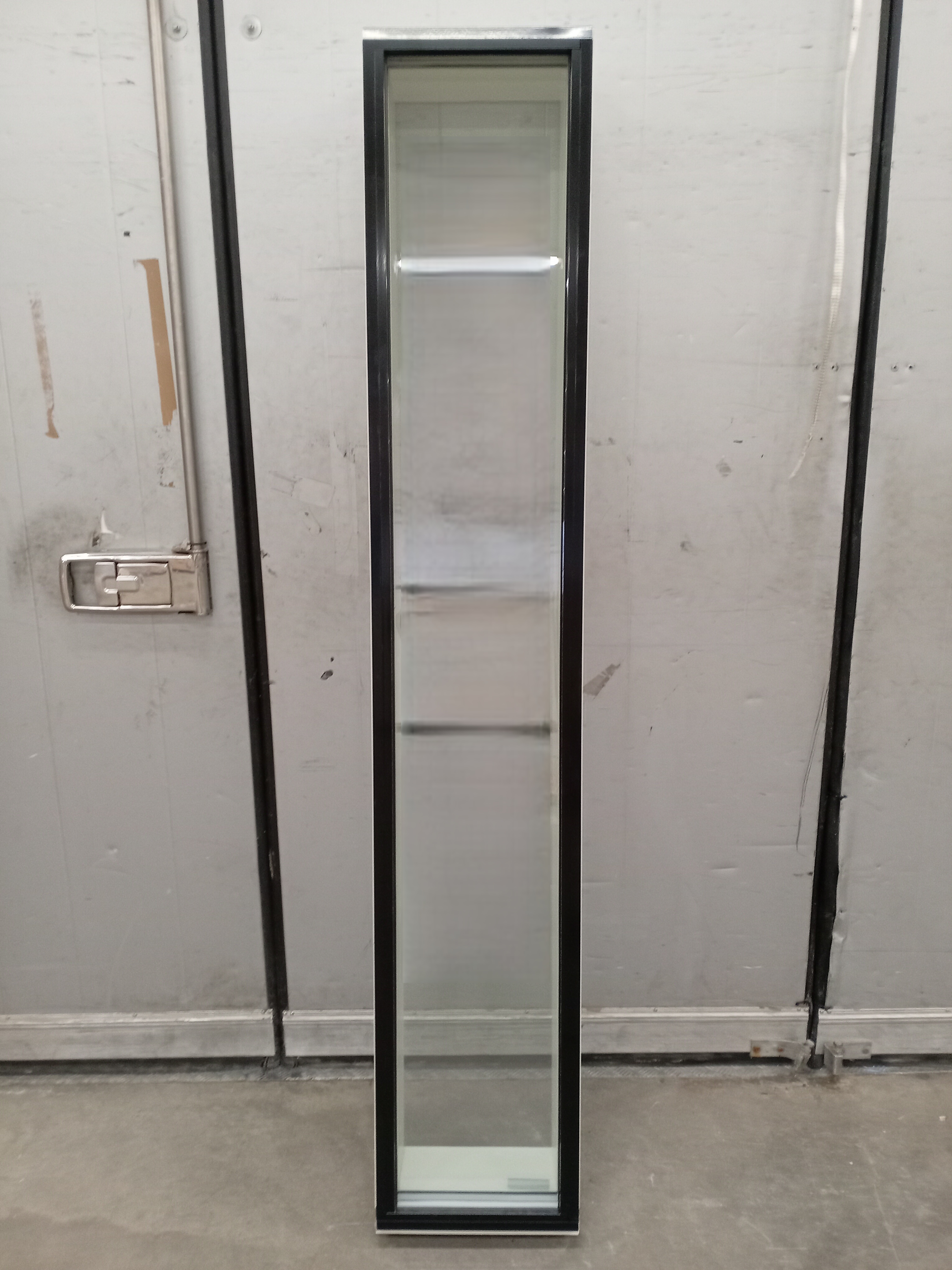 SKA-1639 Skaala, ULEK210_Aava, 390x2190, Vit/Svart, 3K4 Härdat