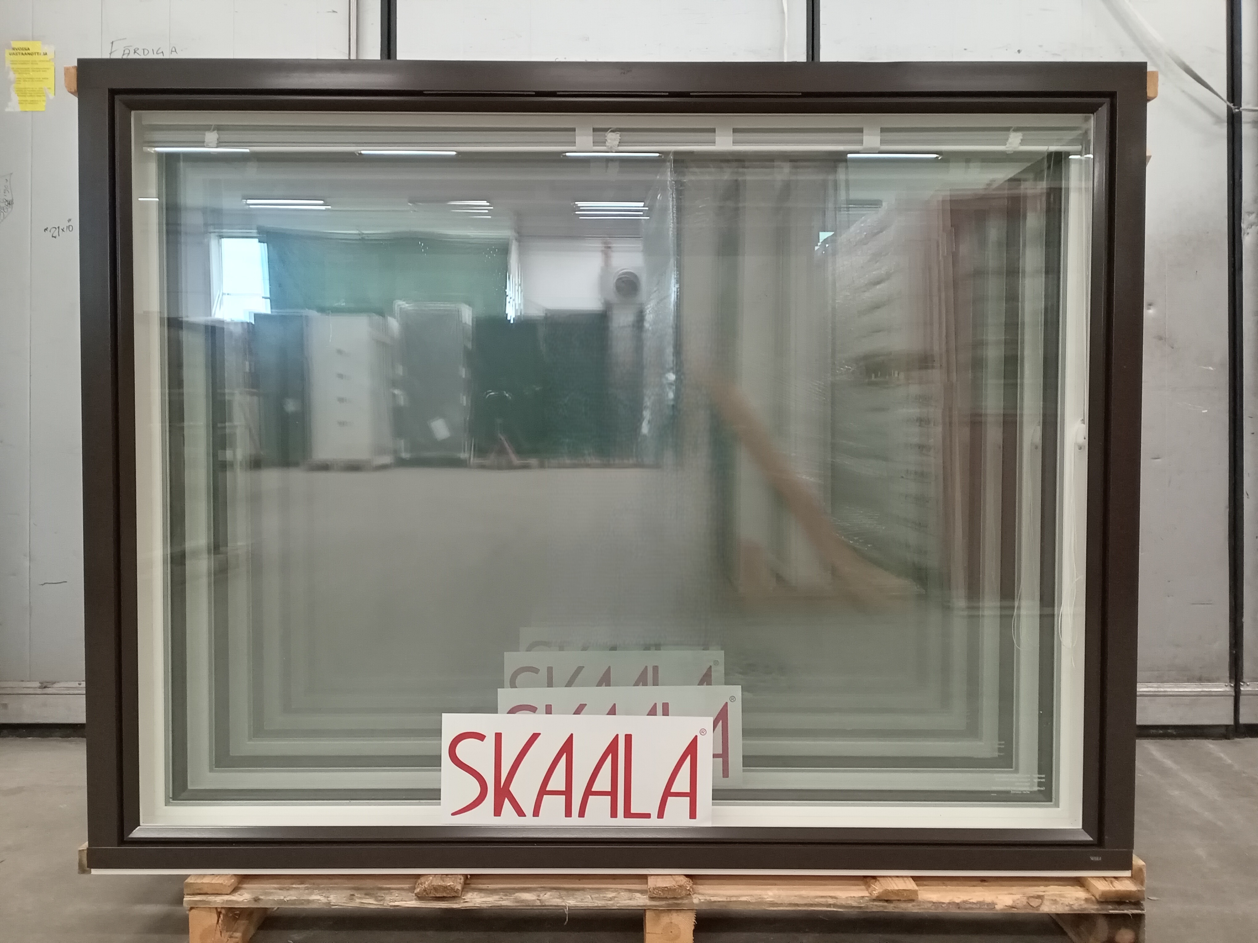 SKA-1668 Skaala, BEETA131_Aukea, 1770x1370, Vit/Brun