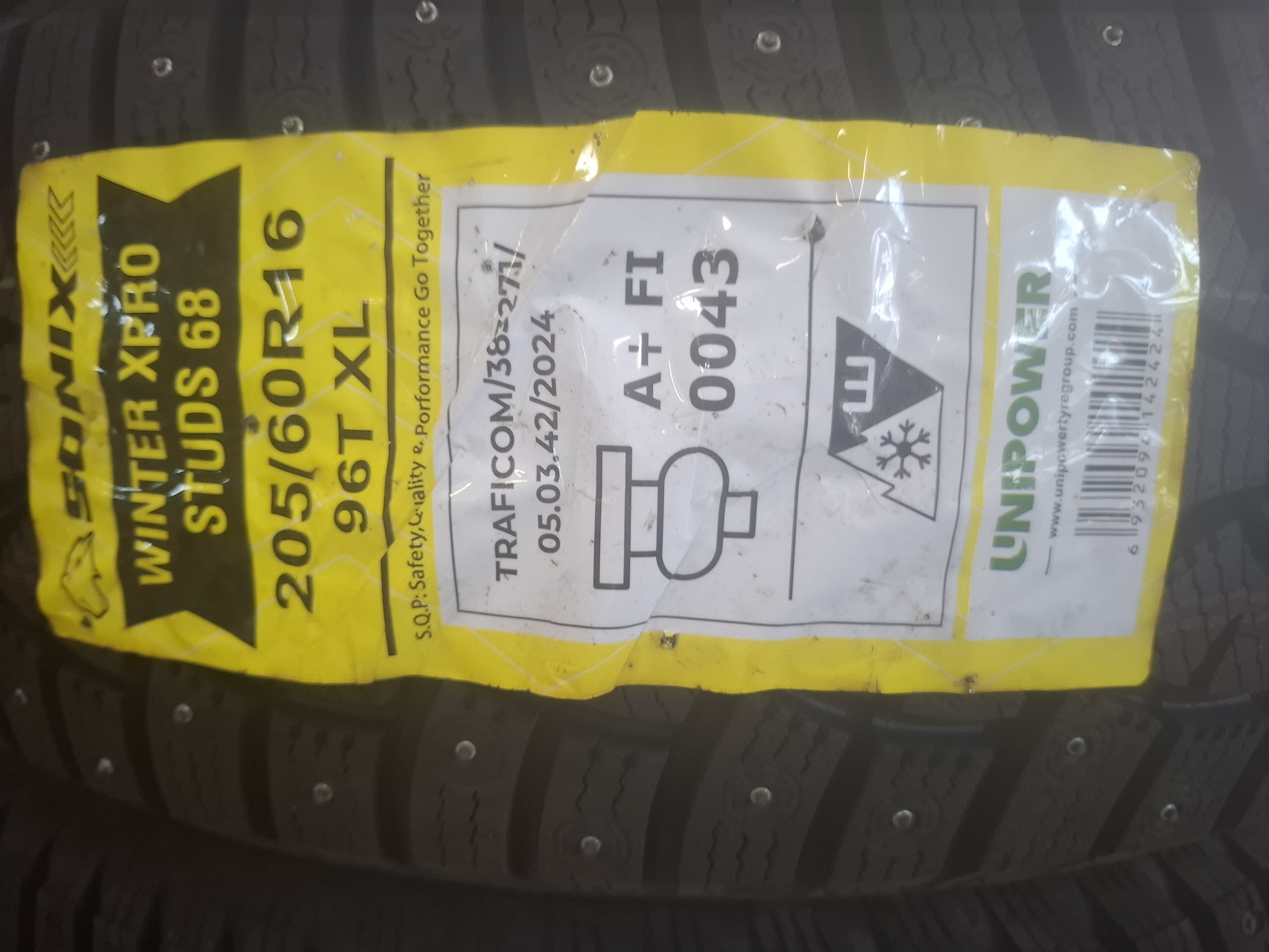 Sonix Winter Xpro Studs 68 205/60R16 Nastarengas henkilöautoon