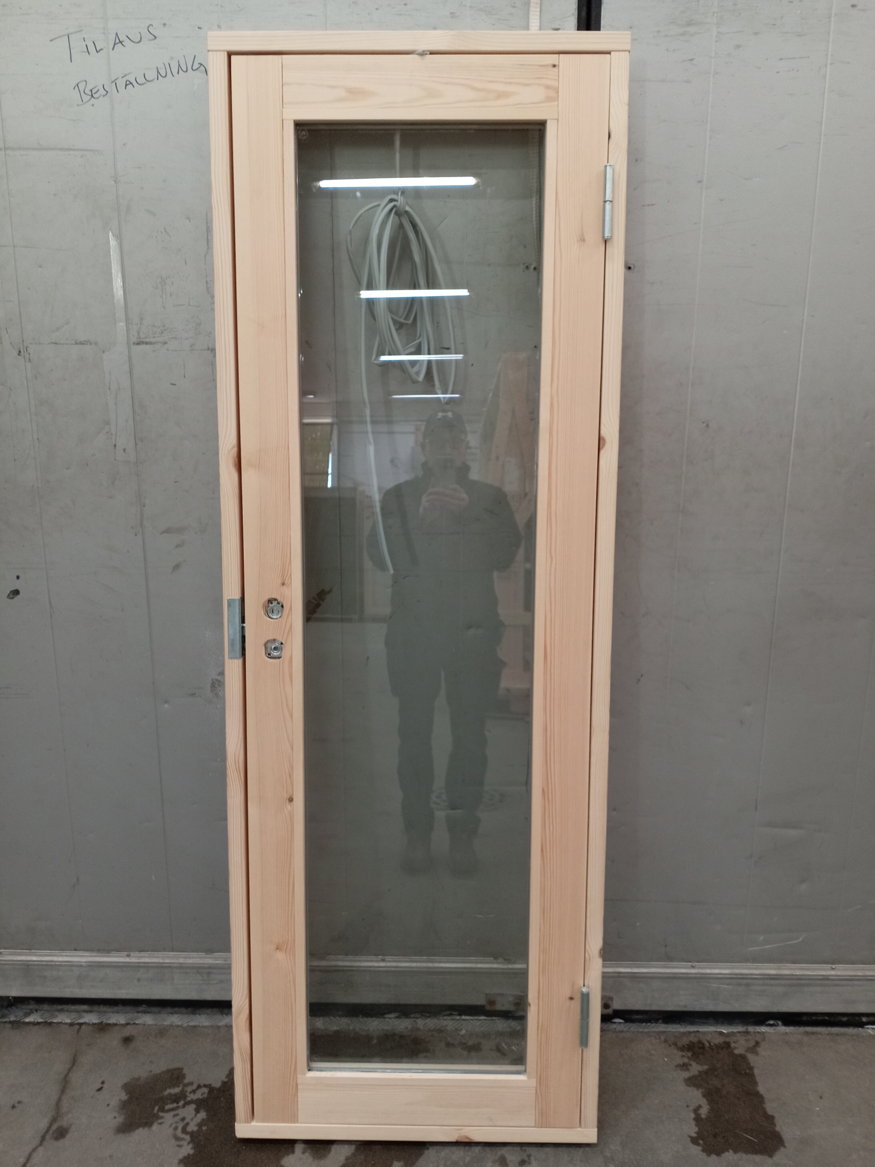 TOM-70, Mökki-115 HELGLAS, 7x20 (690x1990), Höger, Trä