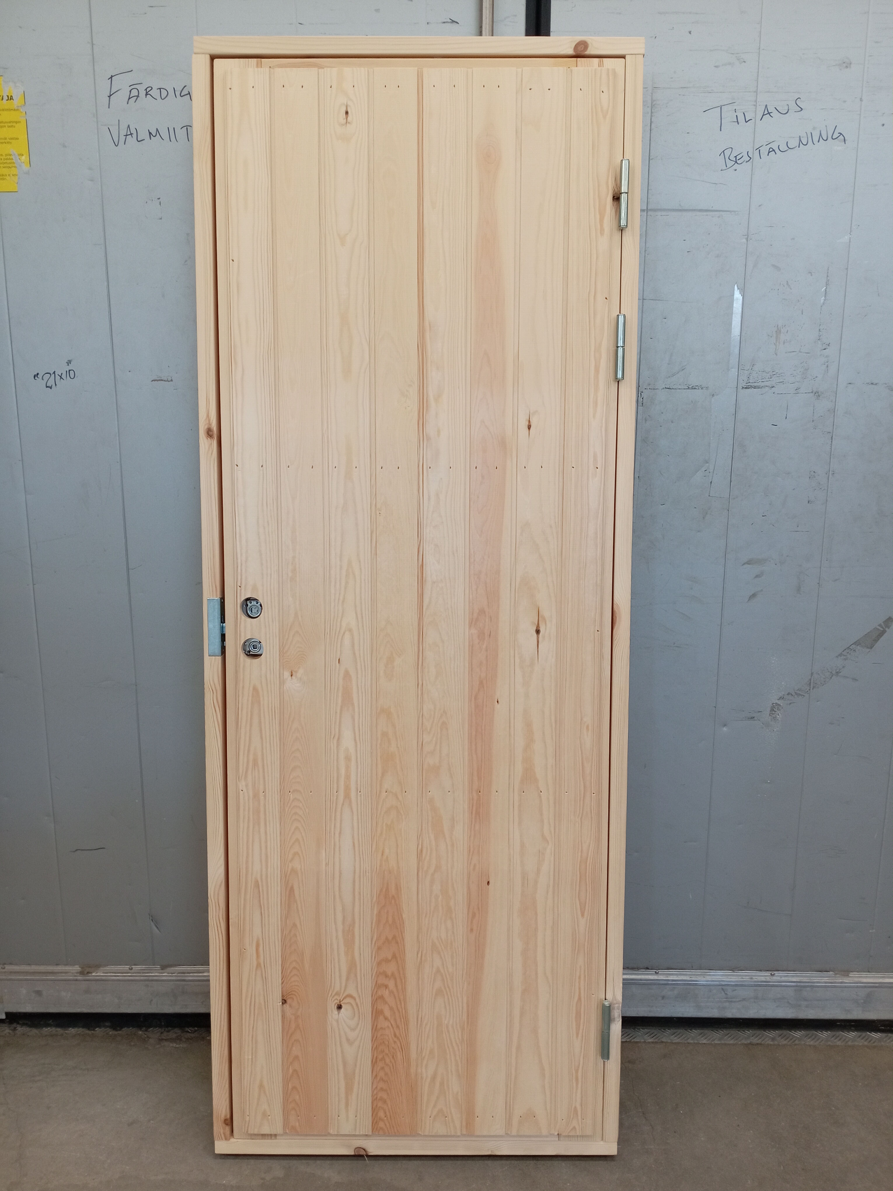 TOM-72, Mökki-115 UMPI, 8x20 (790x1990), Höger, Trä