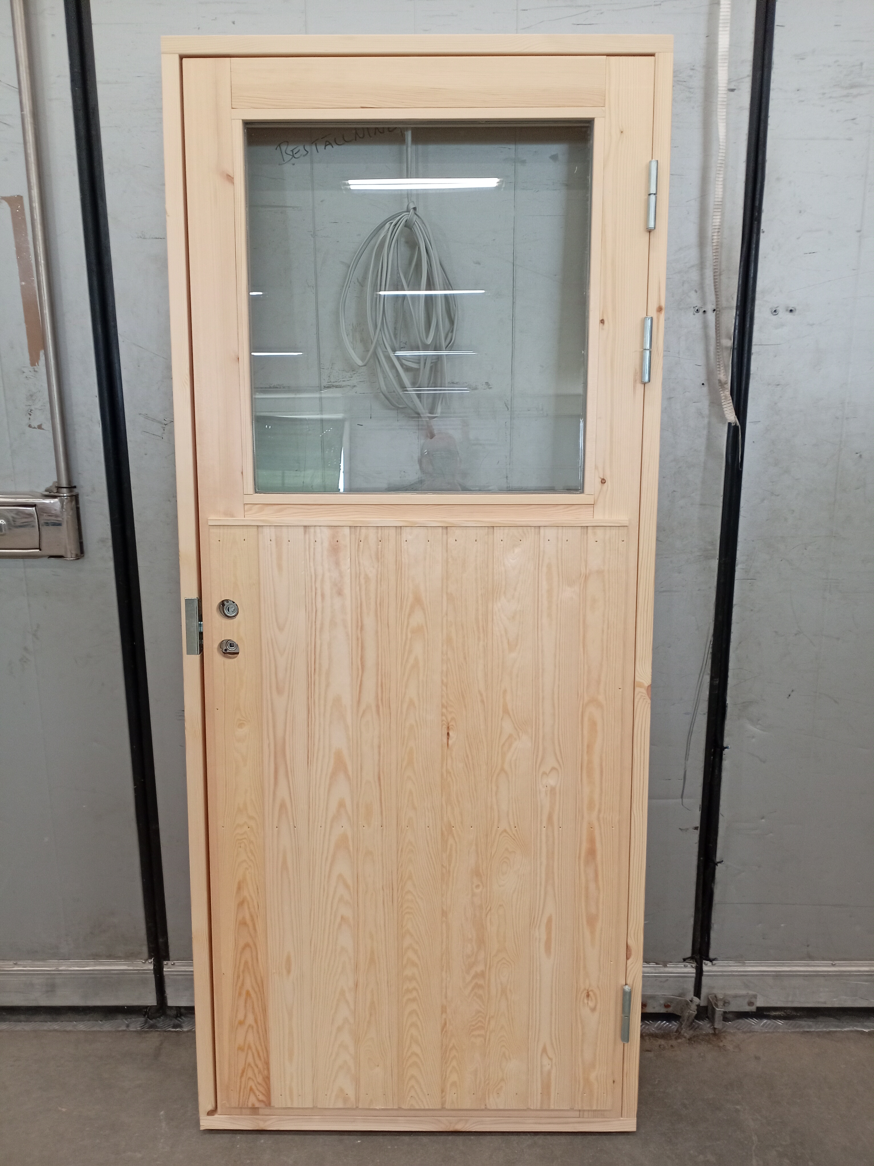 TOM-31, Mökki-115 M9, 9x21 (890x2090, Höger, Trä