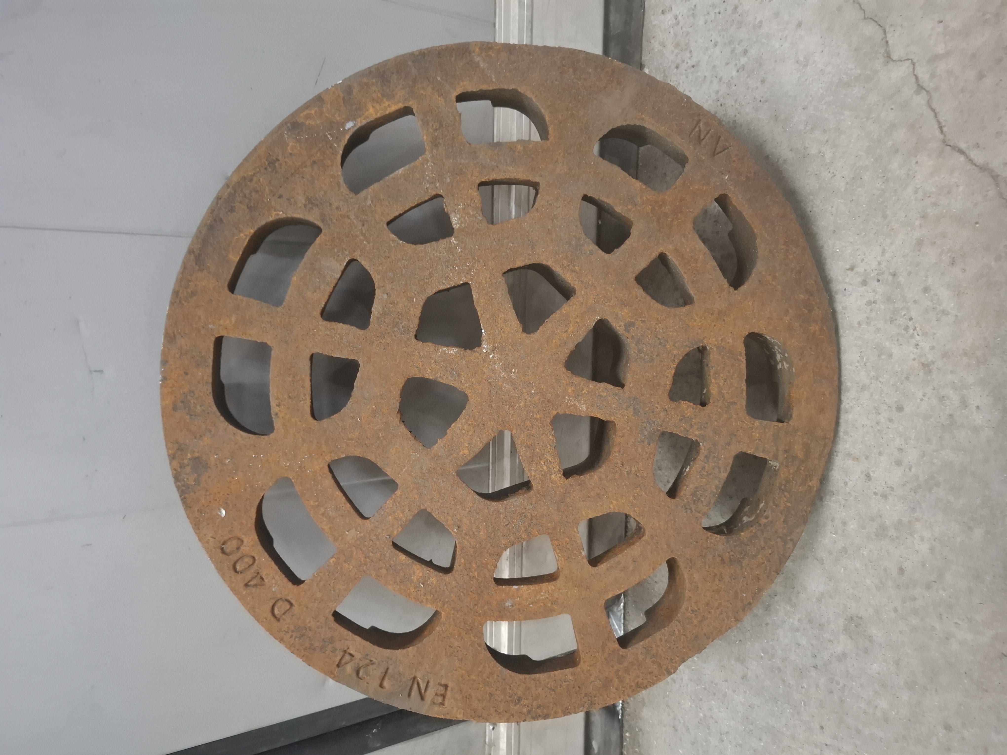 Gjutjärnslock för regnvattenbrunn 500mm. D400