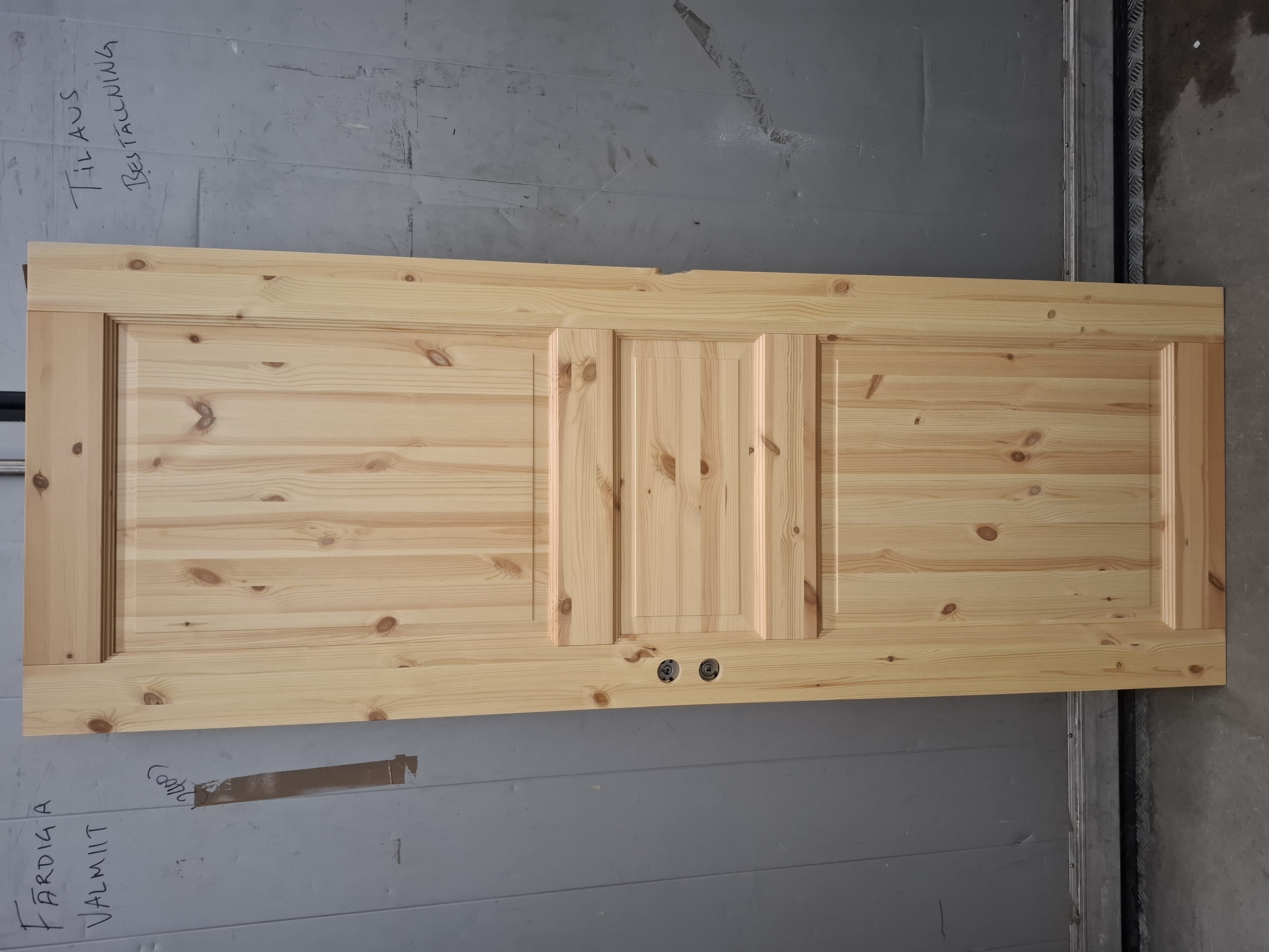 Vo-105, 8x21 Massiv trä mellandörr